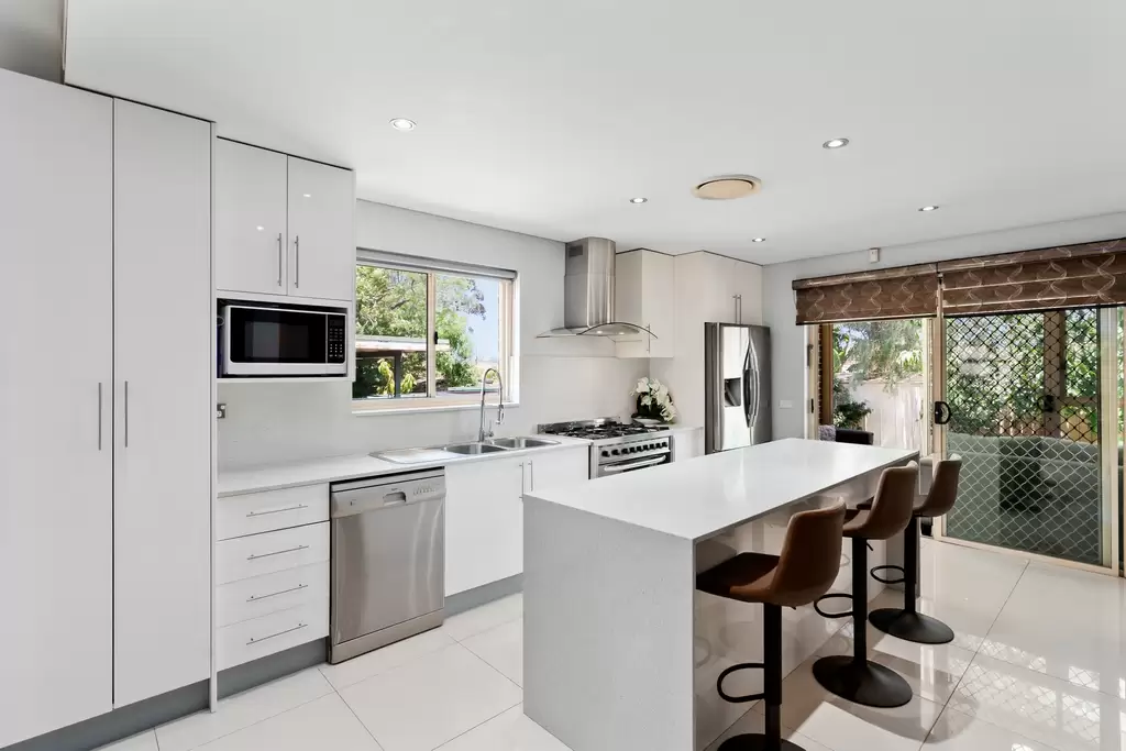 92 Headland Road, North Curl Curl NSW 2099, North Curl Curl - Thumbnail 2