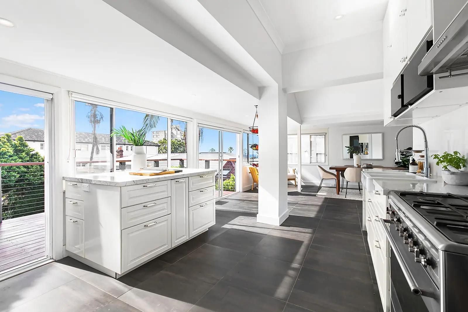 11/12 Francis Street, Bondi Beach, Kenmore - Thumbnail 2