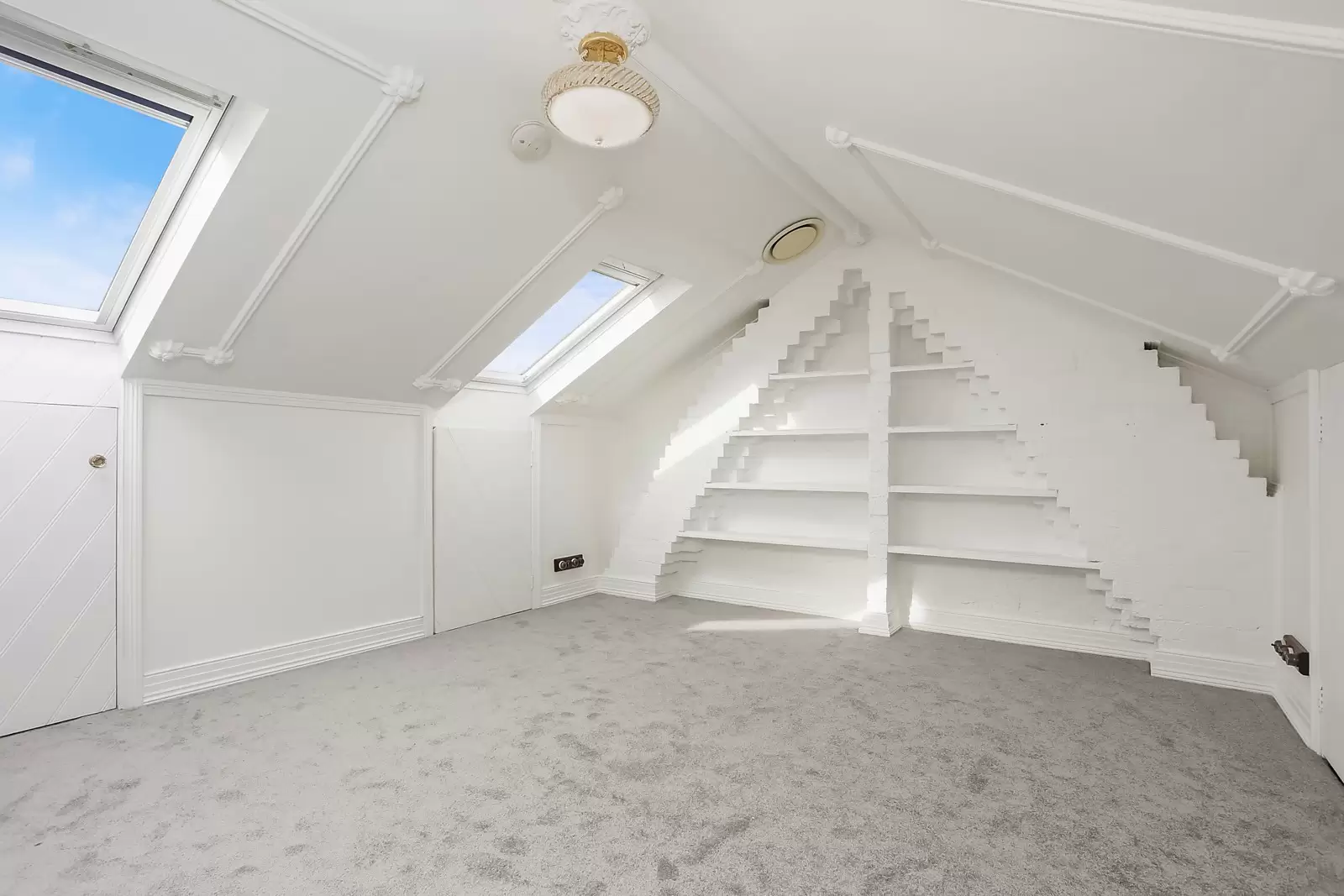 2/15 Kersley Road, Doncaster - Thumbnail 3