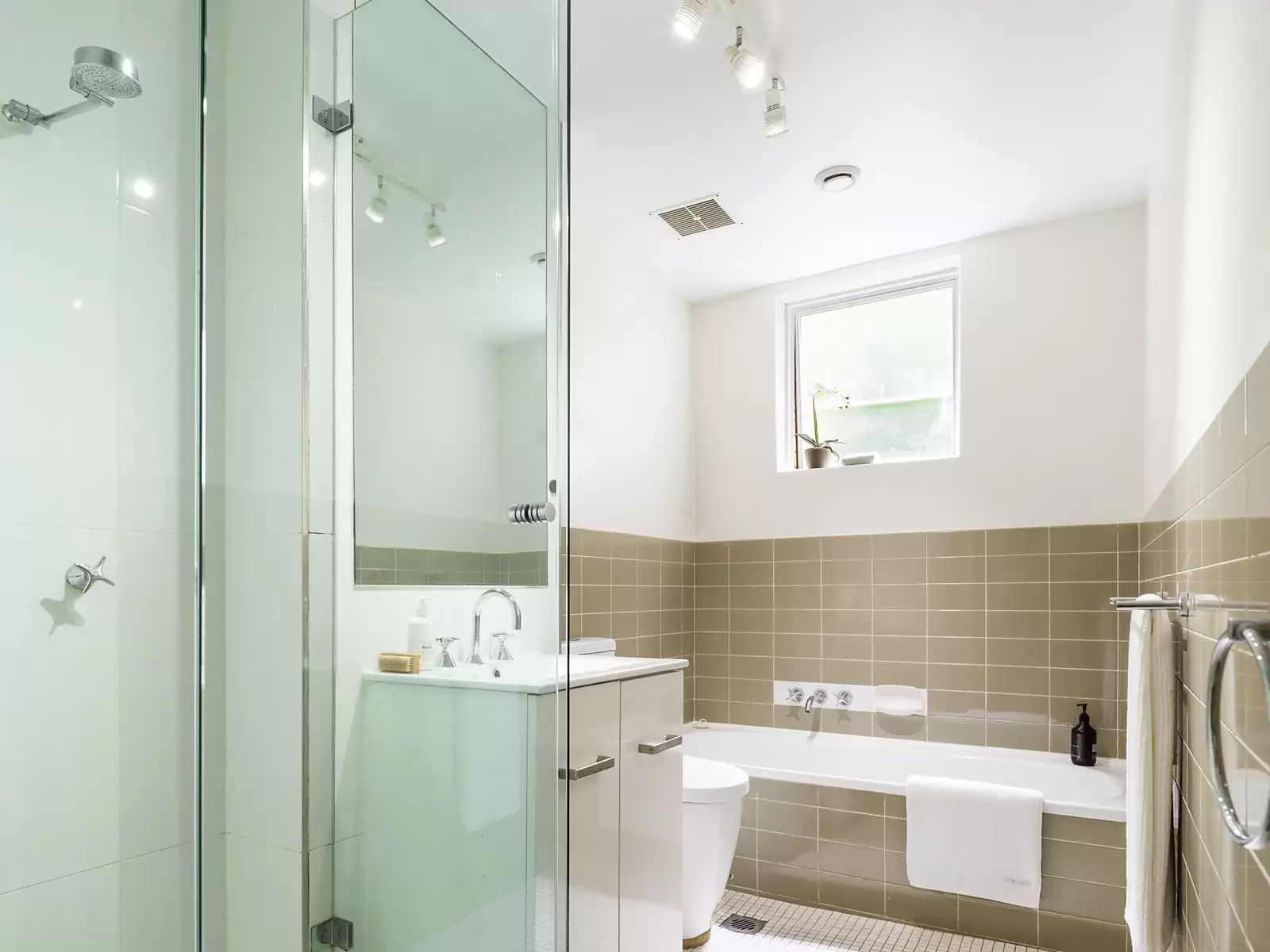 1/15 Ashfield Street, Wamberal - Thumbnail 6