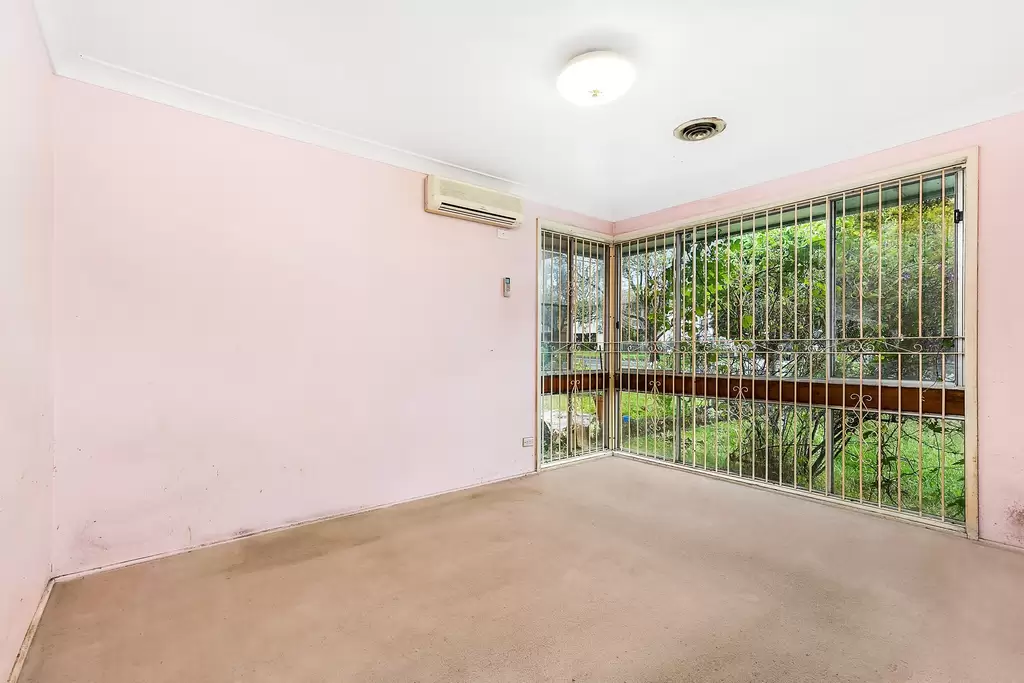 32 Vinegar Hill Road, Kellyville Ridge NSW, Kellyville Ridge - Thumbnail 2