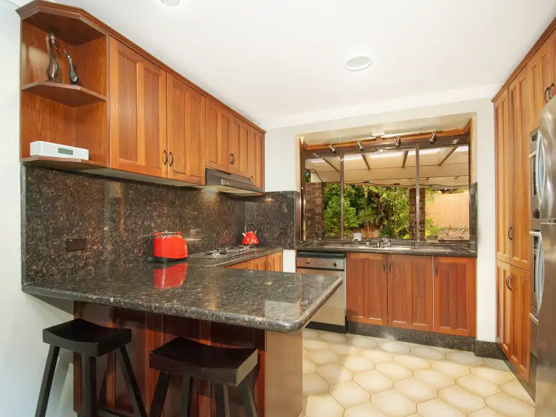 5 Bedroom Property For Sale Wollongong, Wollongong - Thumbnail 4