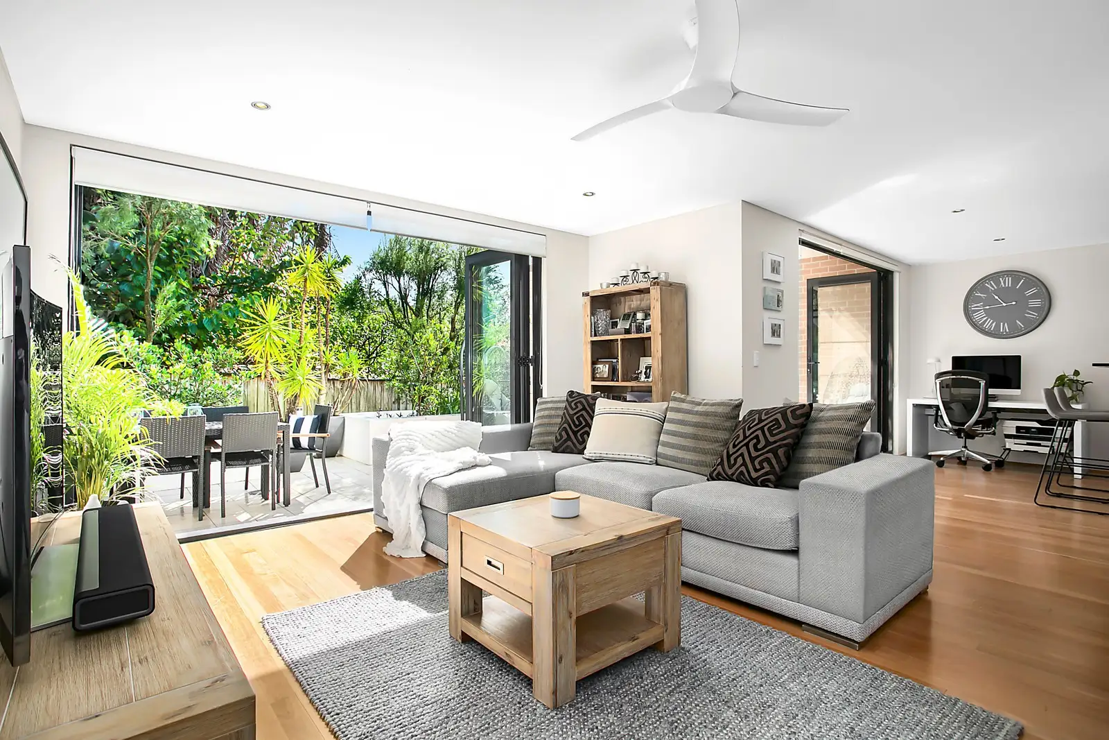 3/55-57 Carr Street, Coogee, Chambers Flat - Image 1