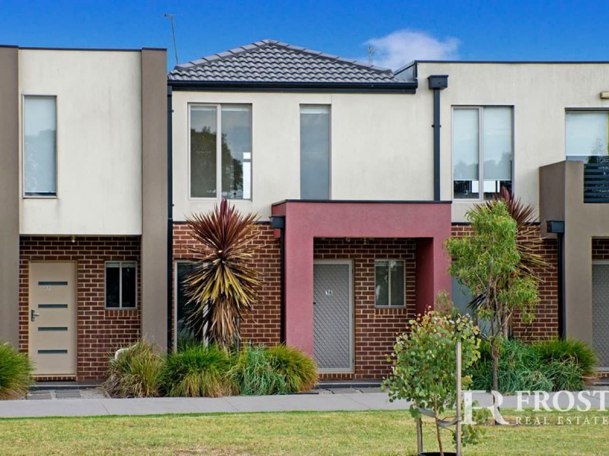 18/335 Grand Boulevard, Craigieburn, VIC, Cobram - Image 1