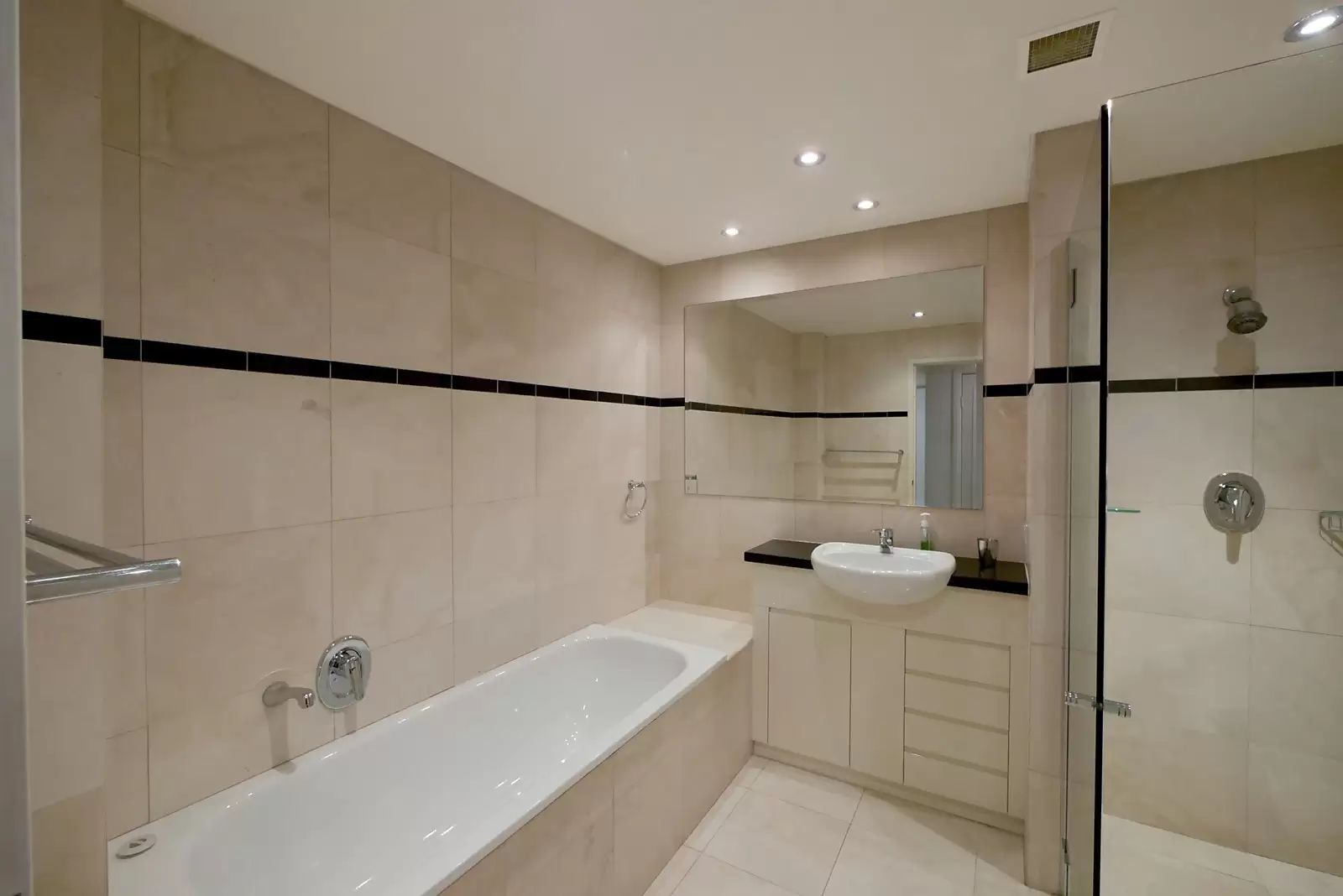3/134 The Boulevarde, Greenacre - Thumbnail 7