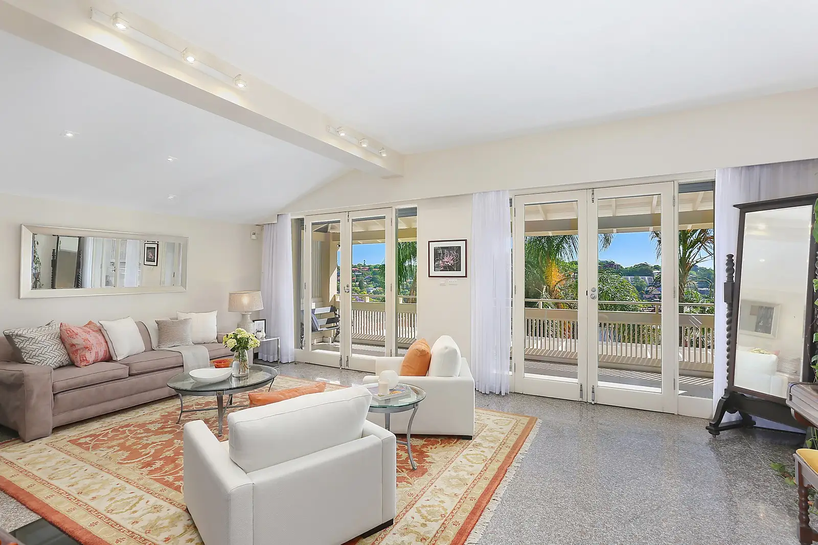 5, 3-5 Ocean View Parade, Rainbow Beach, Greenacre - Thumbnail 2