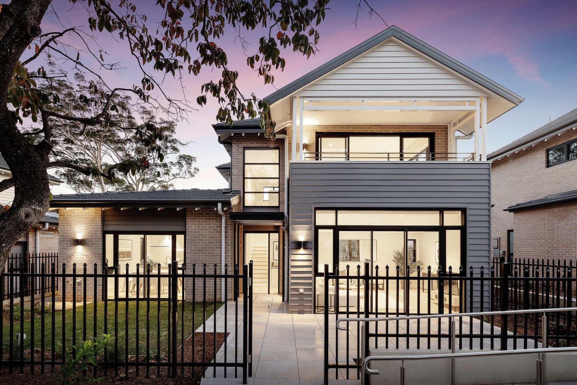 2/149A Livingstone Avenue, Cabarita - Image 1