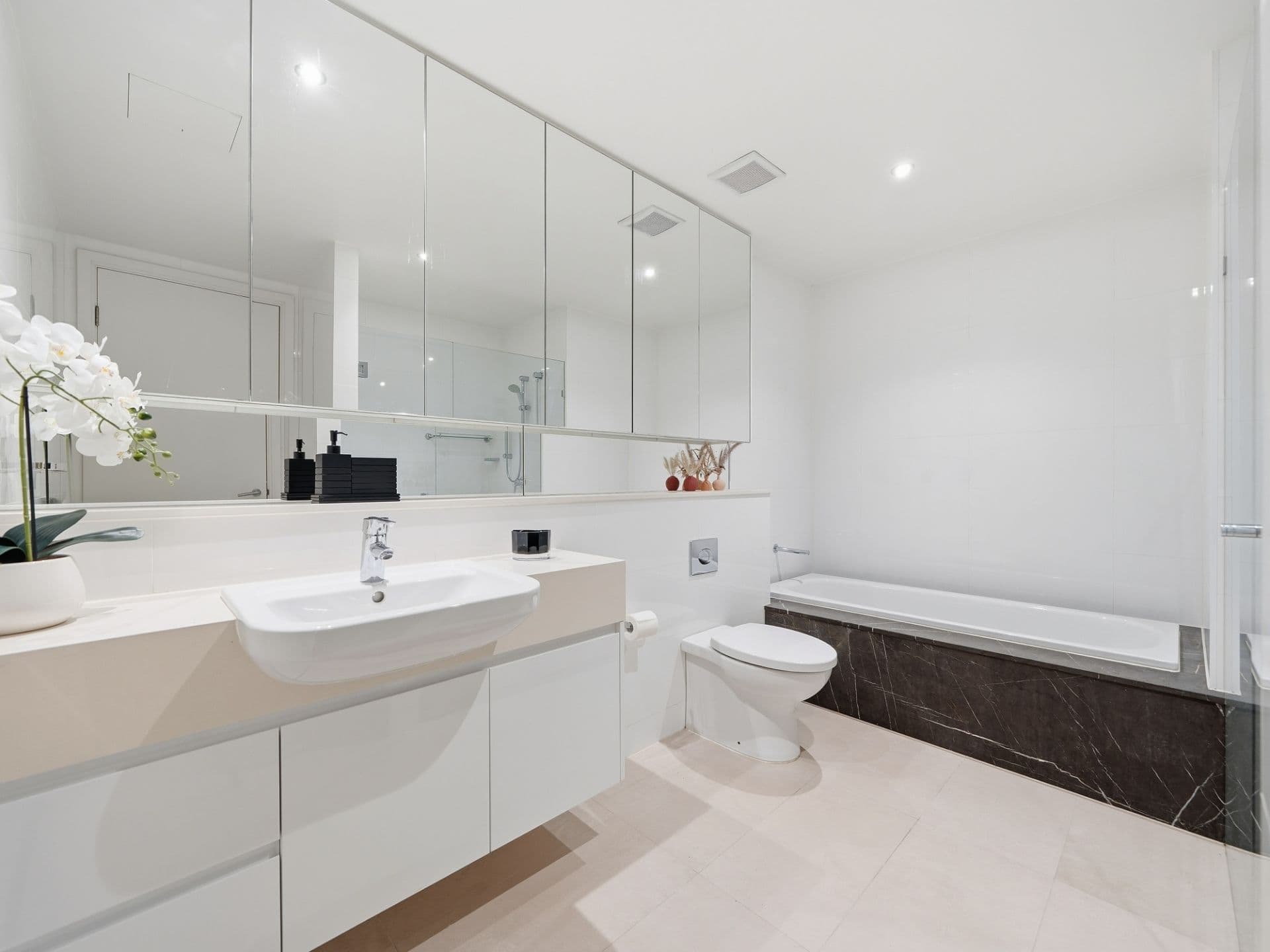 6/9-15 Kings Avenue, Roseville, Roseville - Image 1