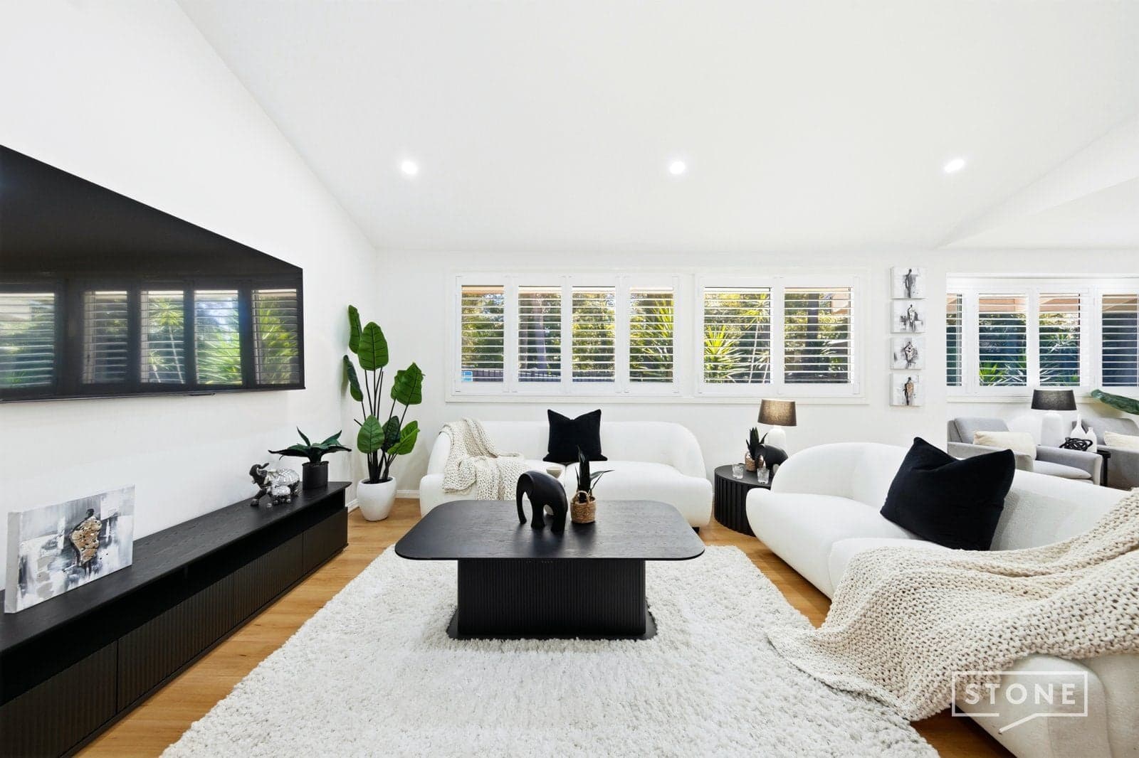 3 Brodie Circle, Baulkham Hills, Baulkham Hills - Thumbnail 2