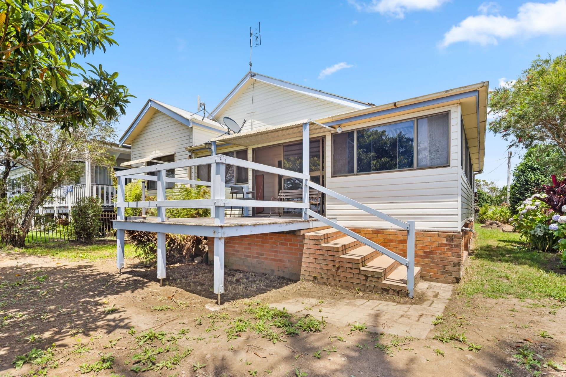 12 Morton Avenue, Smithtown, Smithtown - Thumbnail 5