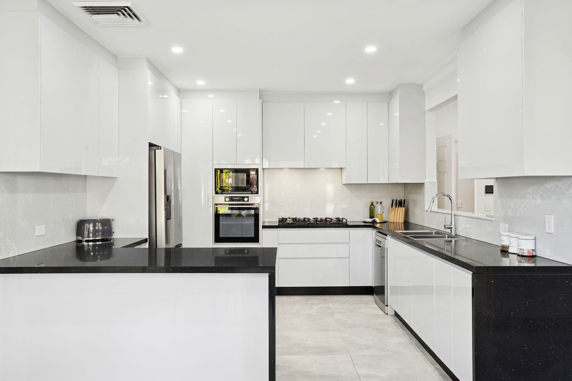 20 Ingham Drive, Casula, Casula - Thumbnail 5