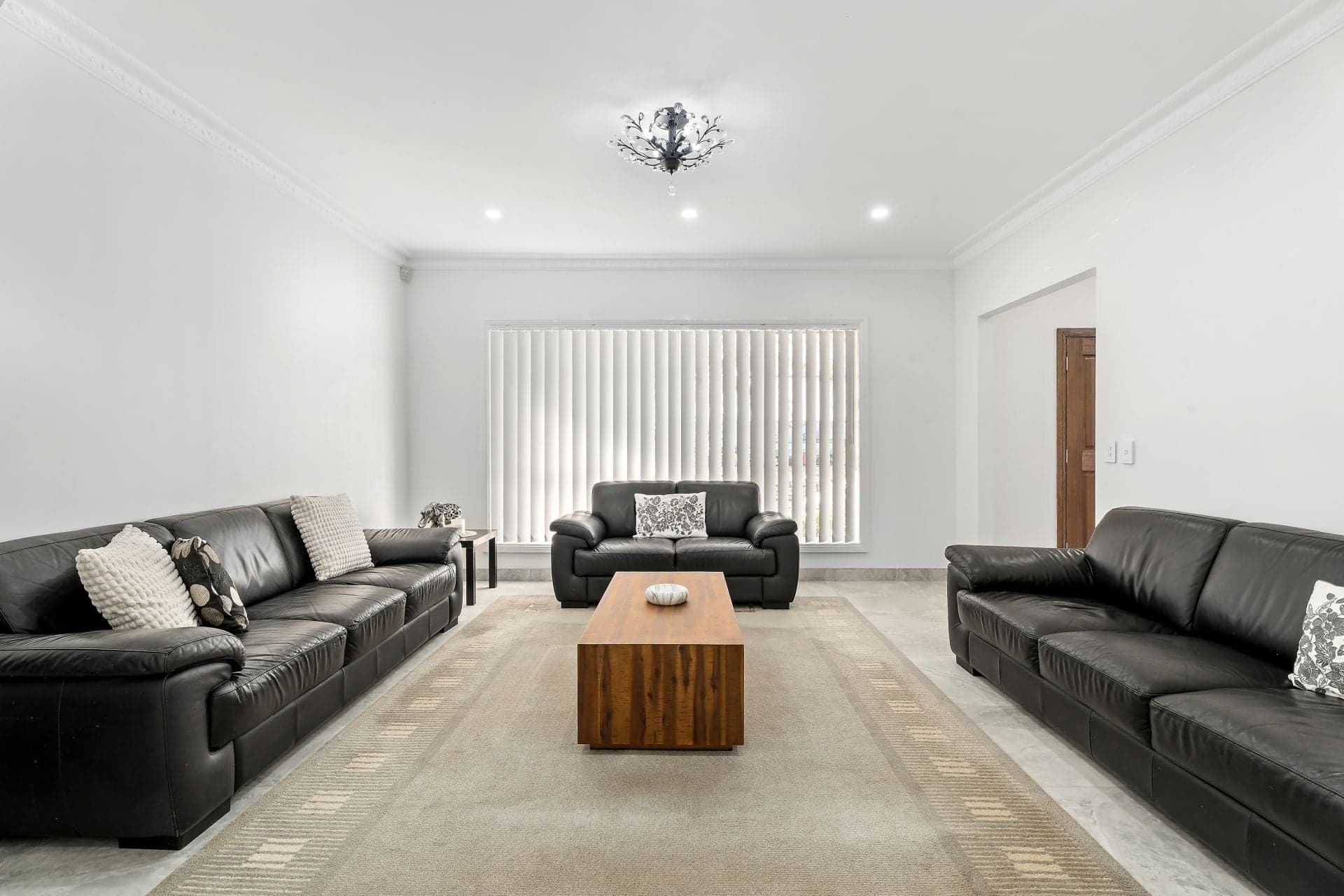 20 Ingham Drive, Casula, Casula - Thumbnail 6