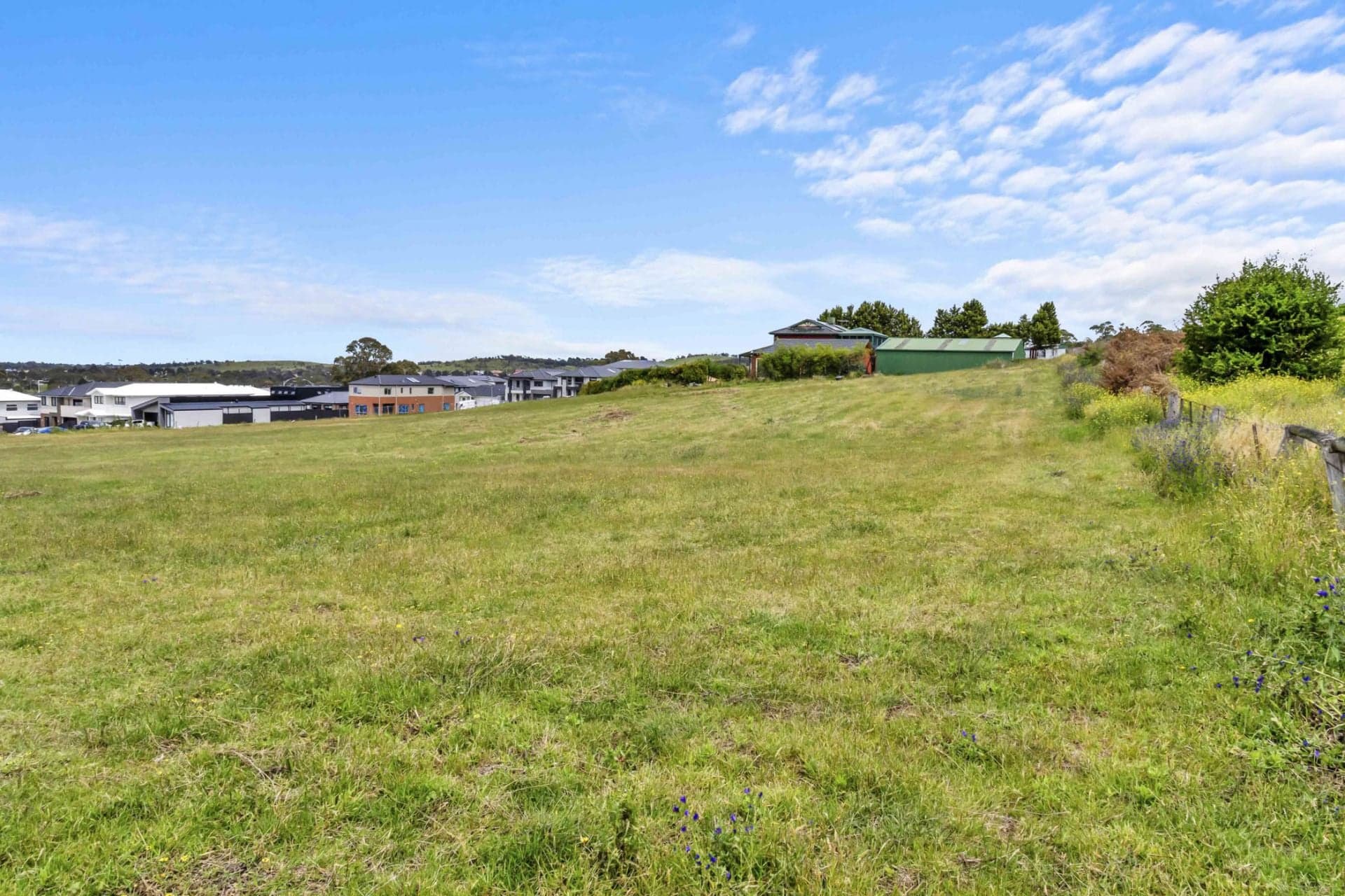62 Martin Close, South Morang, South Morang - Thumbnail 2