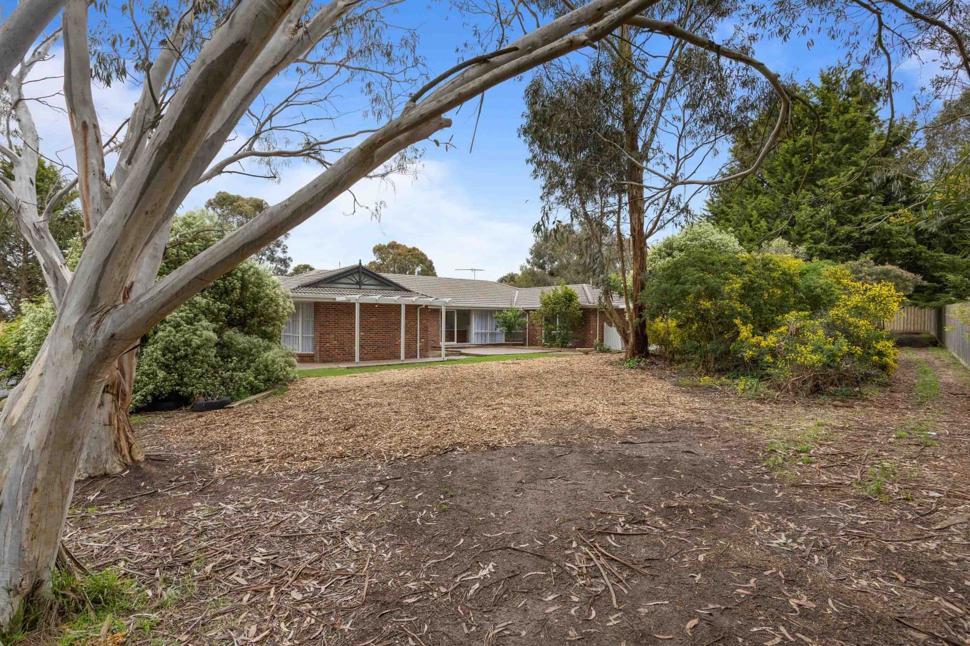 4BRS + 3 Living zones. Enjoy a country outlook with endless potential, Ballan - Image 1
