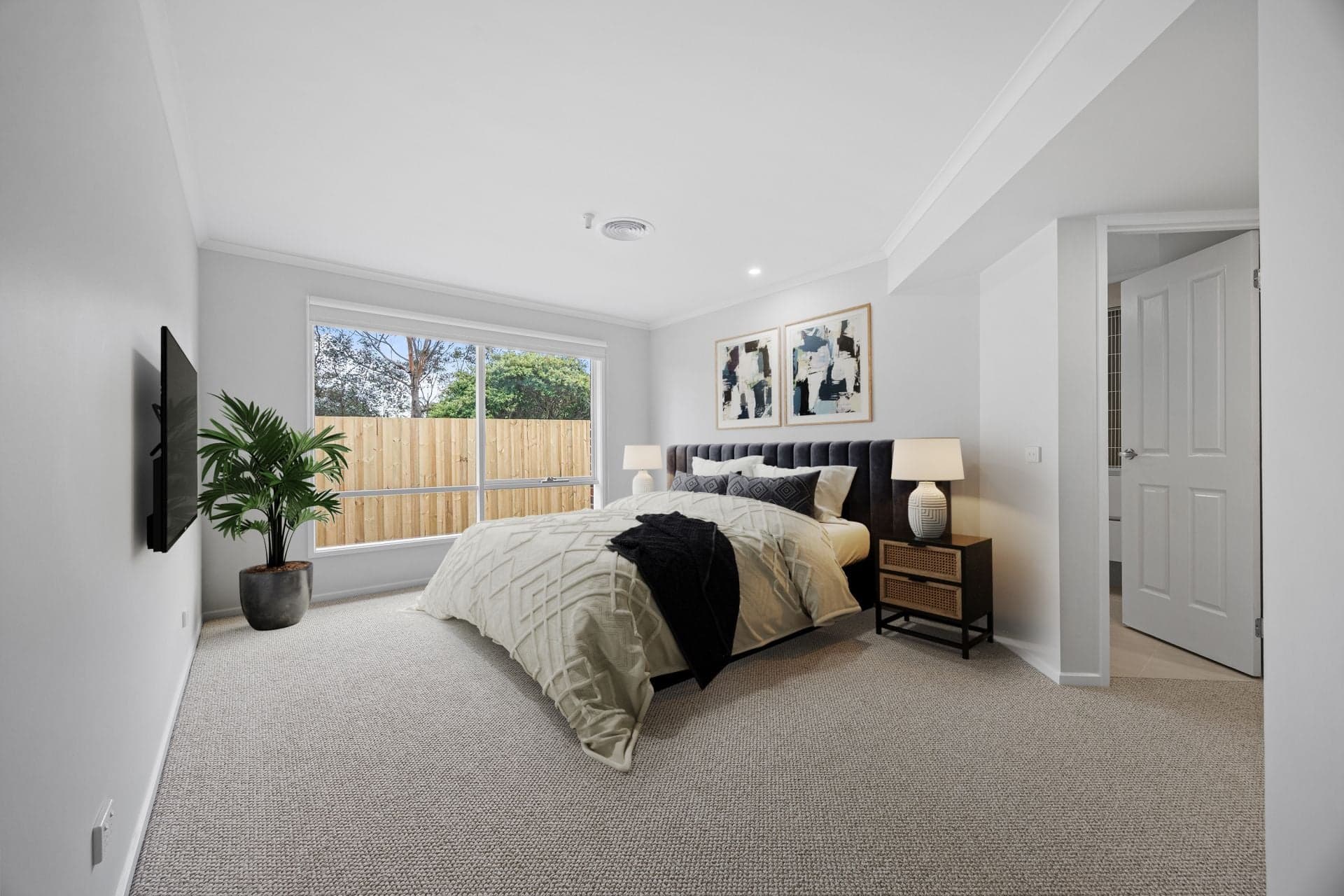 4BRS + 3 Living zones. Enjoy a country outlook with endless potential, Ballan - Thumbnail 5