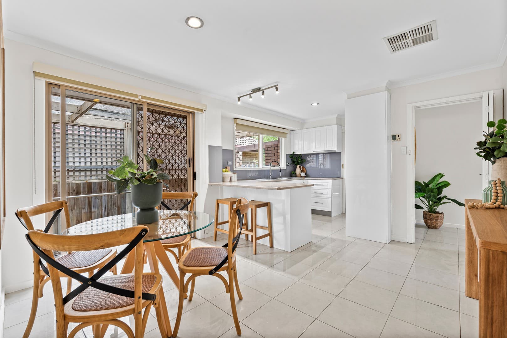 8 Chatsworth Avenue, Ardeer, VIC 3022, Ardeer - Thumbnail 5