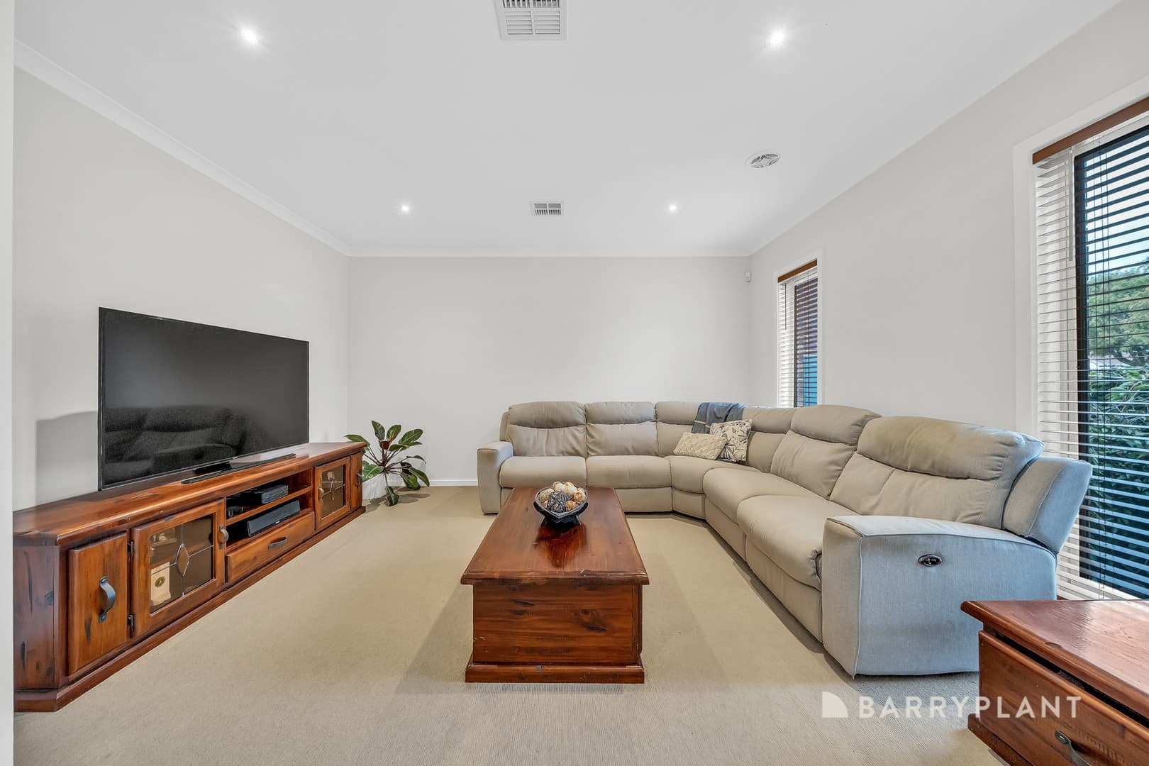 13 Hanna Street, Point Cook, VIC 3030, Point Cook - Thumbnail 5