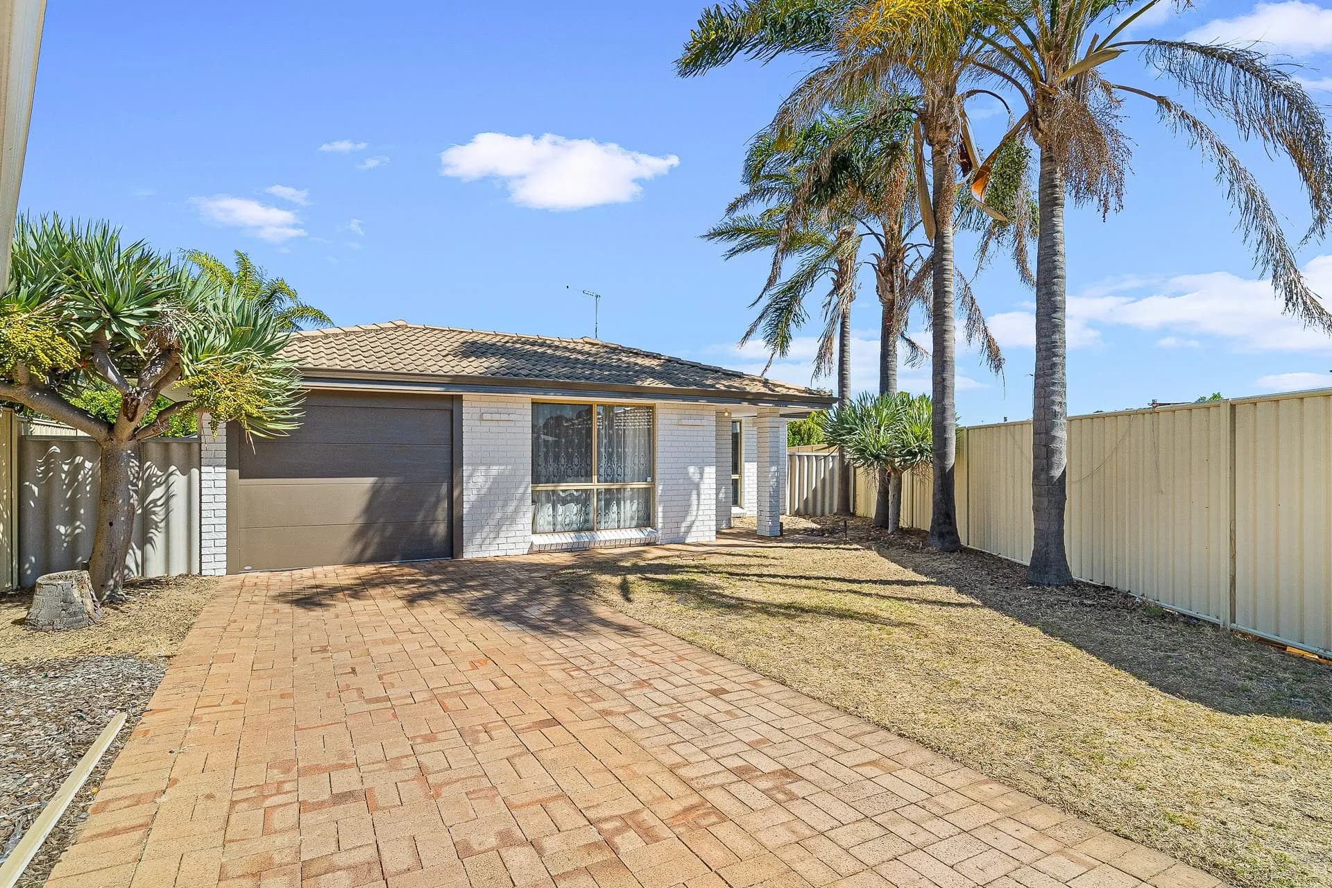 2/5 Beamish Court, Meadow Springs - Image 1