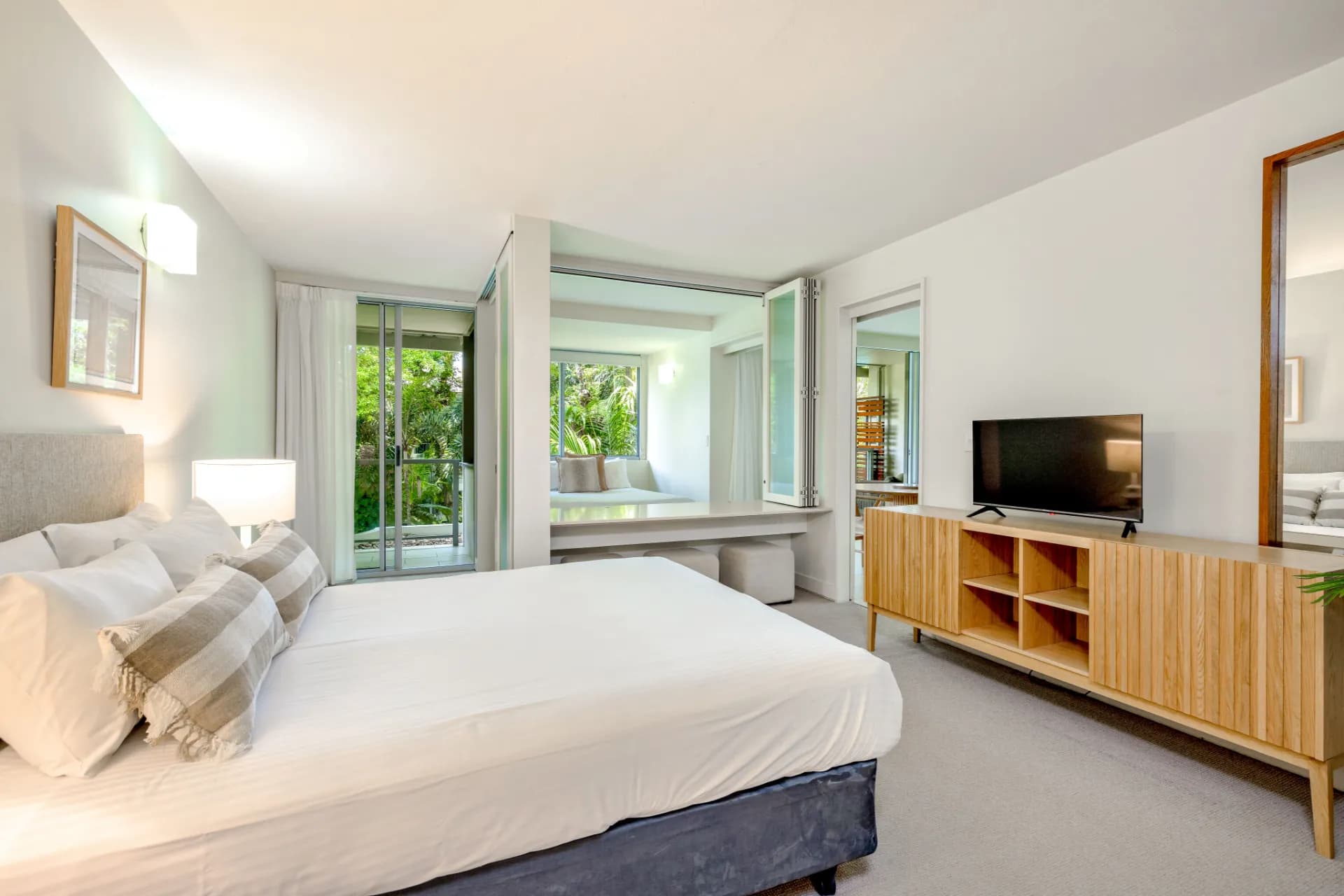 Unit 2307/2-22 Veivers Road, Palm Cove - Thumbnail 4