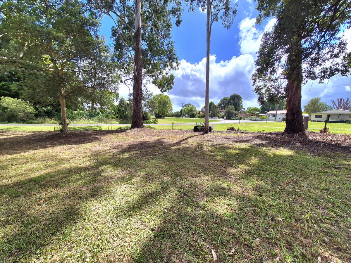 2023m² Fully Fenced Town Block with Caravan & Services Nearby, Offers Over $200,000, Blackbutt - Thumbnail 3