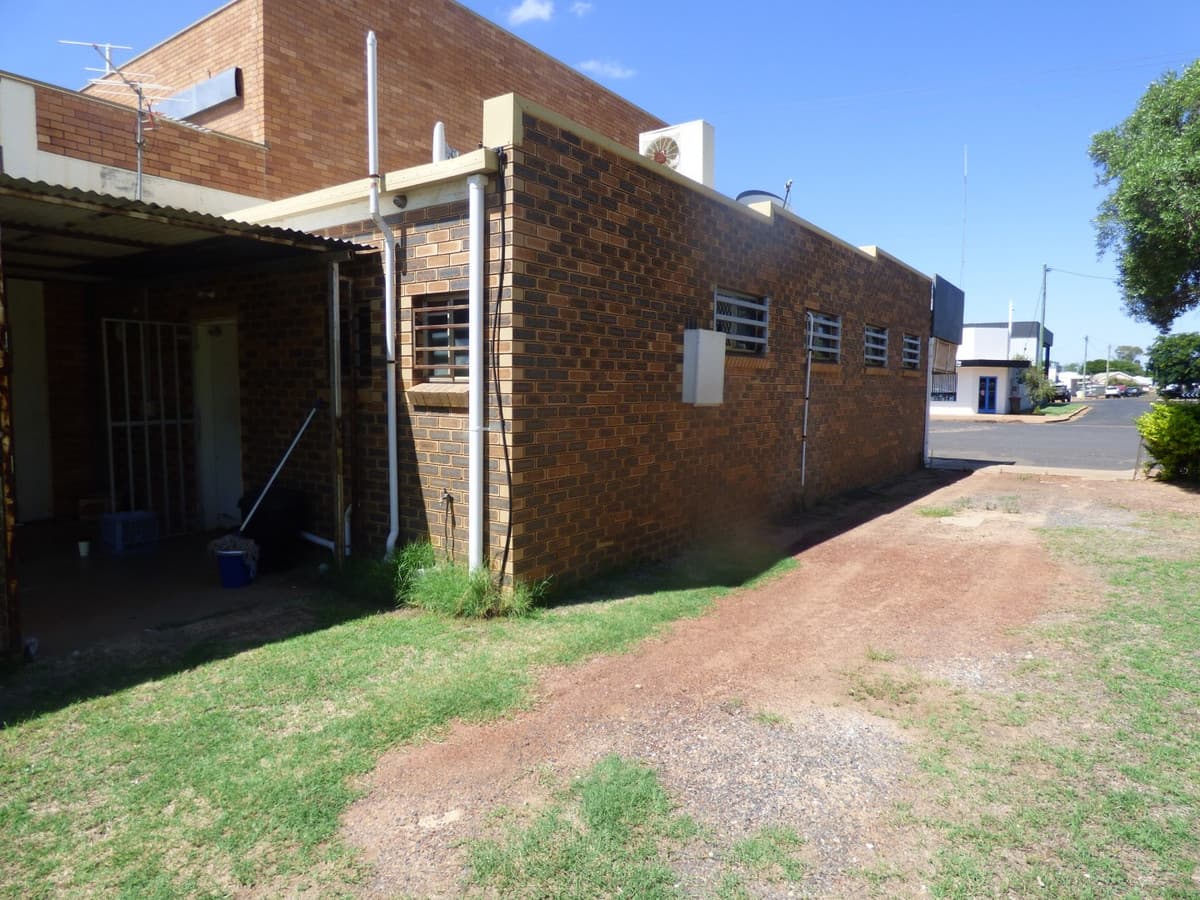 15a Henry Street, St George QLD 4487, St George - Thumbnail 3