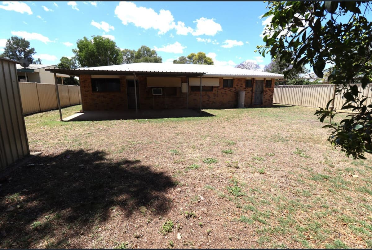 10 Carnation Avenue, ST GEORGE QLD 4487, St George - Thumbnail 3