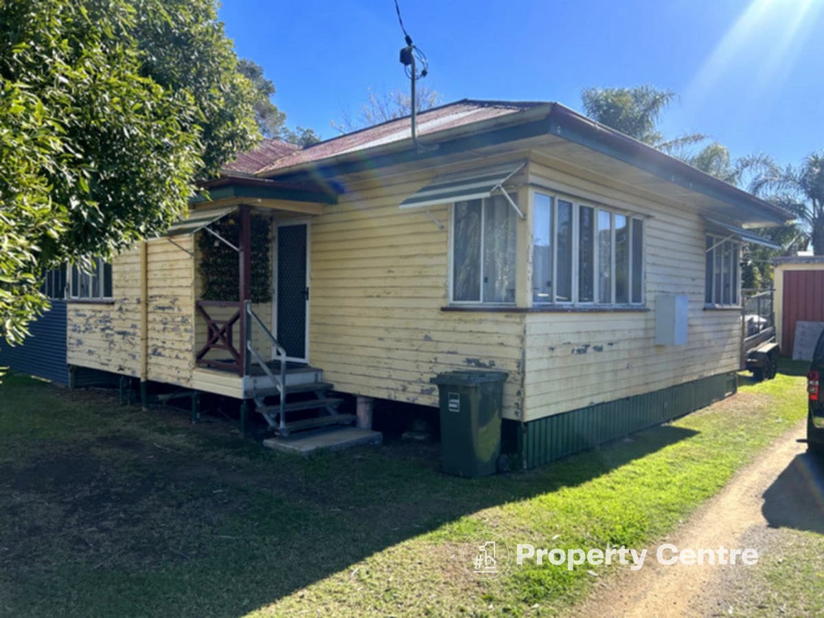 17 Rochedale Street, Dalby QLD 4405, Dalby - Image 1