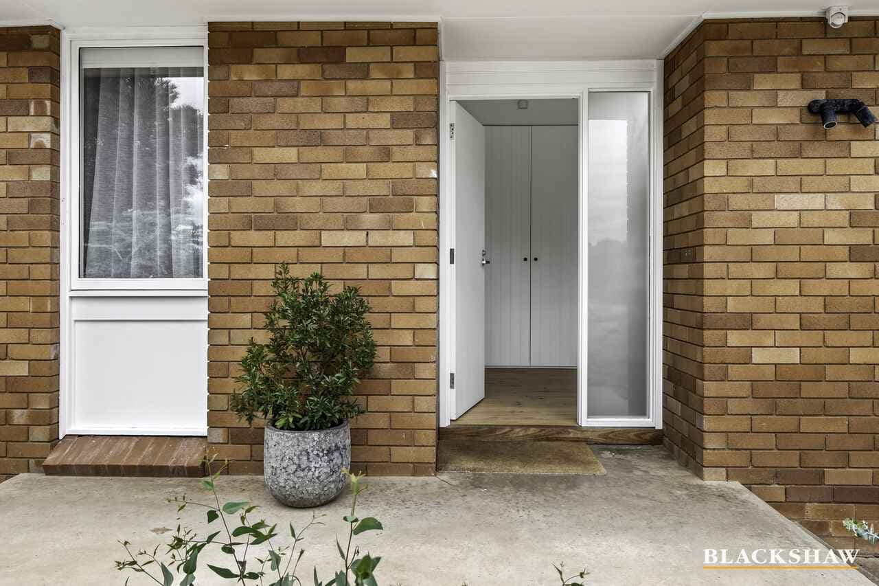 17 McCabe Crescent, Holt, Holt - Thumbnail 3