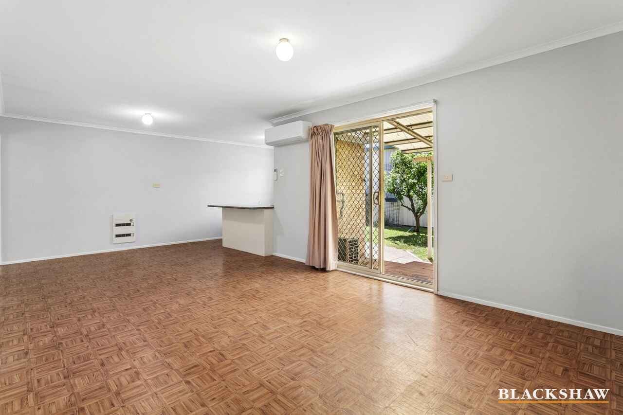8 Hugh Mckay Crescent, Dunlop, Dunlop - Thumbnail 2