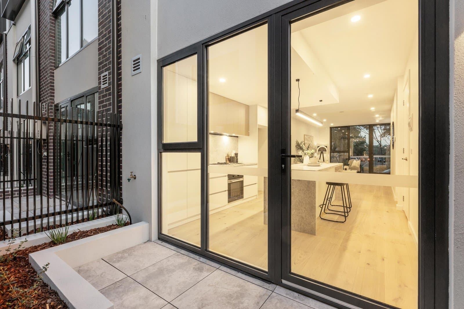 6/17-19 Whitehorse Road, Blackburn, Blackburn - Image 1