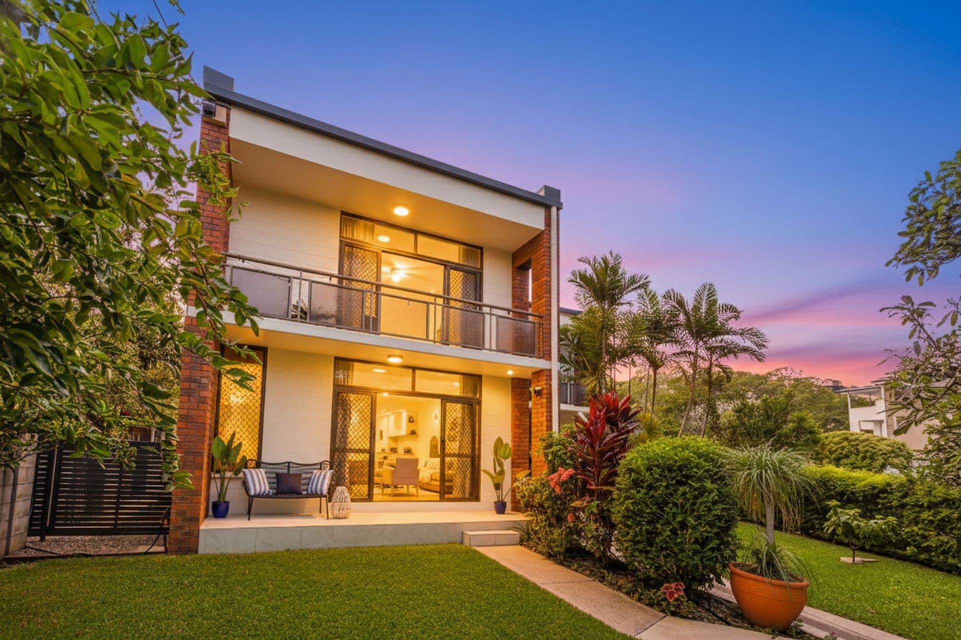 2/14 Rowland Street, North Ward, QLD, 4810, North Ward - Thumbnail 2