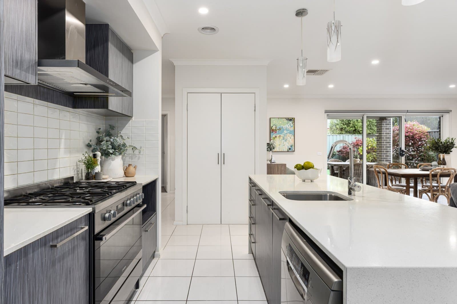 27 Limetree Way, Lake Gardens, Lake Gardens - Thumbnail 7