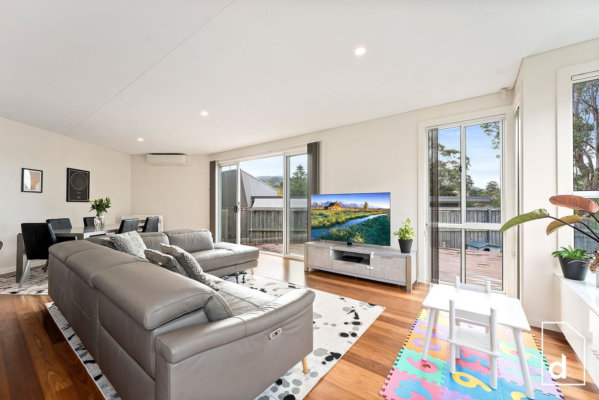 1/33 William Davies Drive, Figtree, NSW 2525, Figtree - Image 1