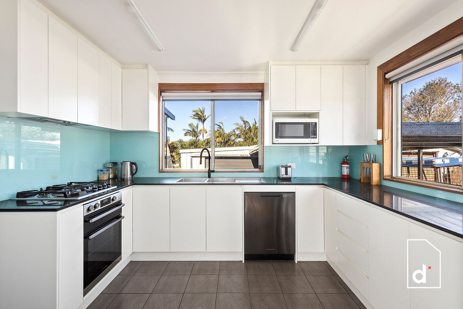 309 Northcliffe Drive, Berkeley, NSW 2506, Berkeley - Thumbnail 2