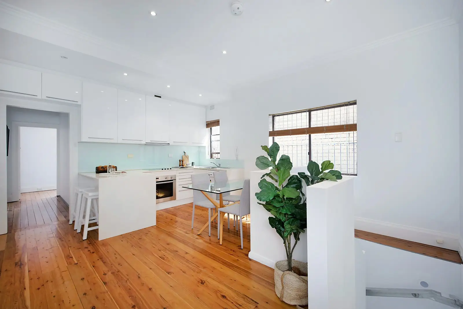 6/211-215 Bondi Road, Bondi, Toukley - Image 1