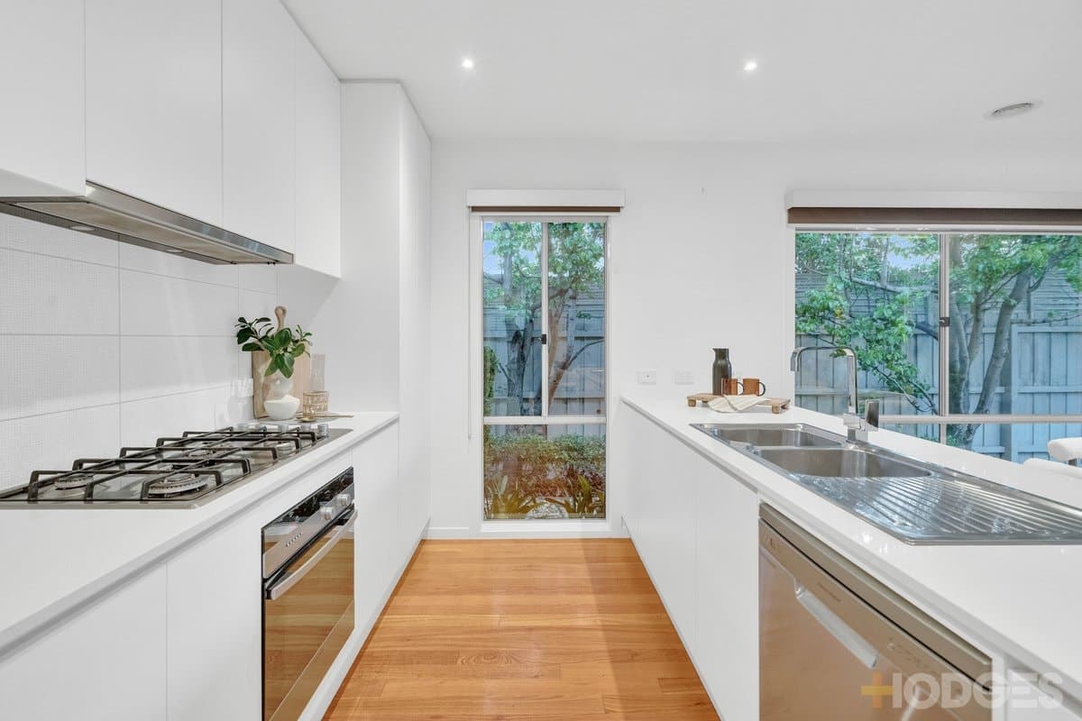 2 / 4b Delville Avenue, Mentone, VIC, 3194, Mentone - Thumbnail 2