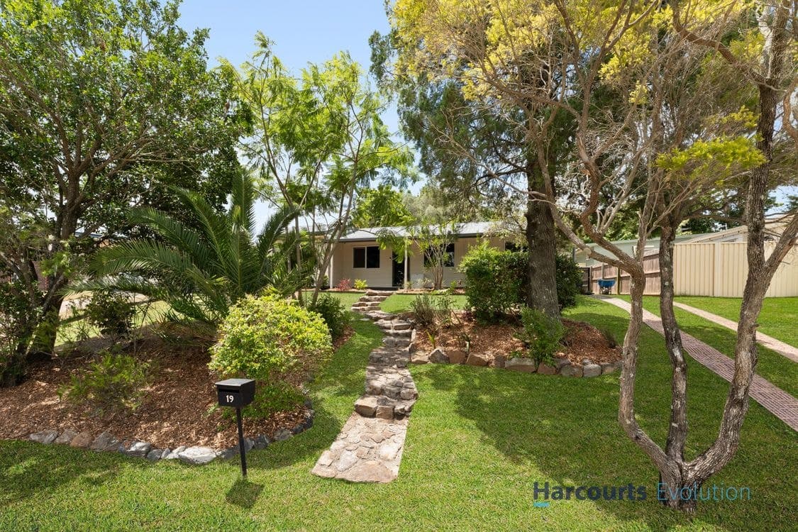 19 Strathallen Drive, BORONIA HEIGHTS, QLD 4124, Boronia Heights - Thumbnail 2