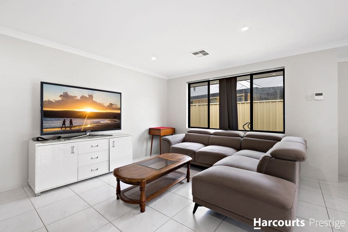 112 Verdant Crescent, SEVILLE GROVE, WA 6112, Seville Grove - Thumbnail 4