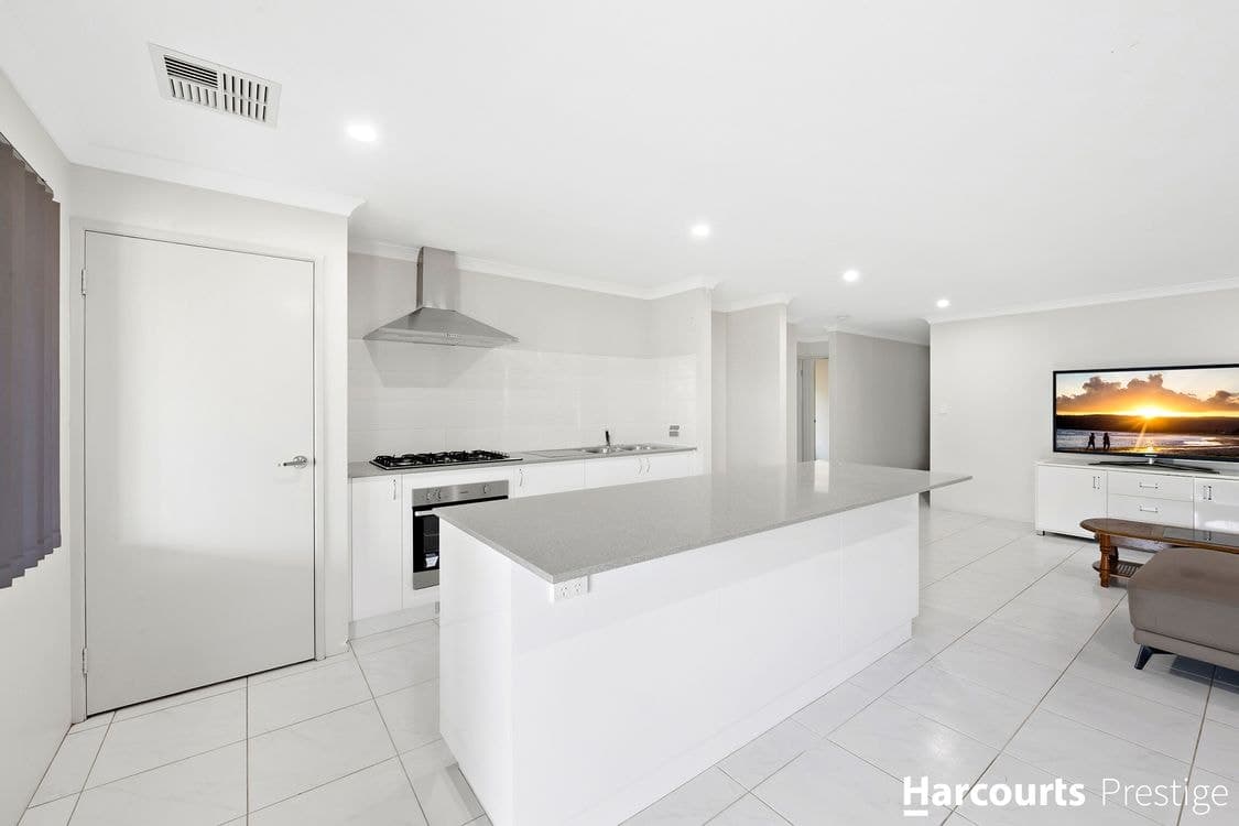 112 Verdant Crescent, SEVILLE GROVE, WA 6112, Seville Grove - Thumbnail 5
