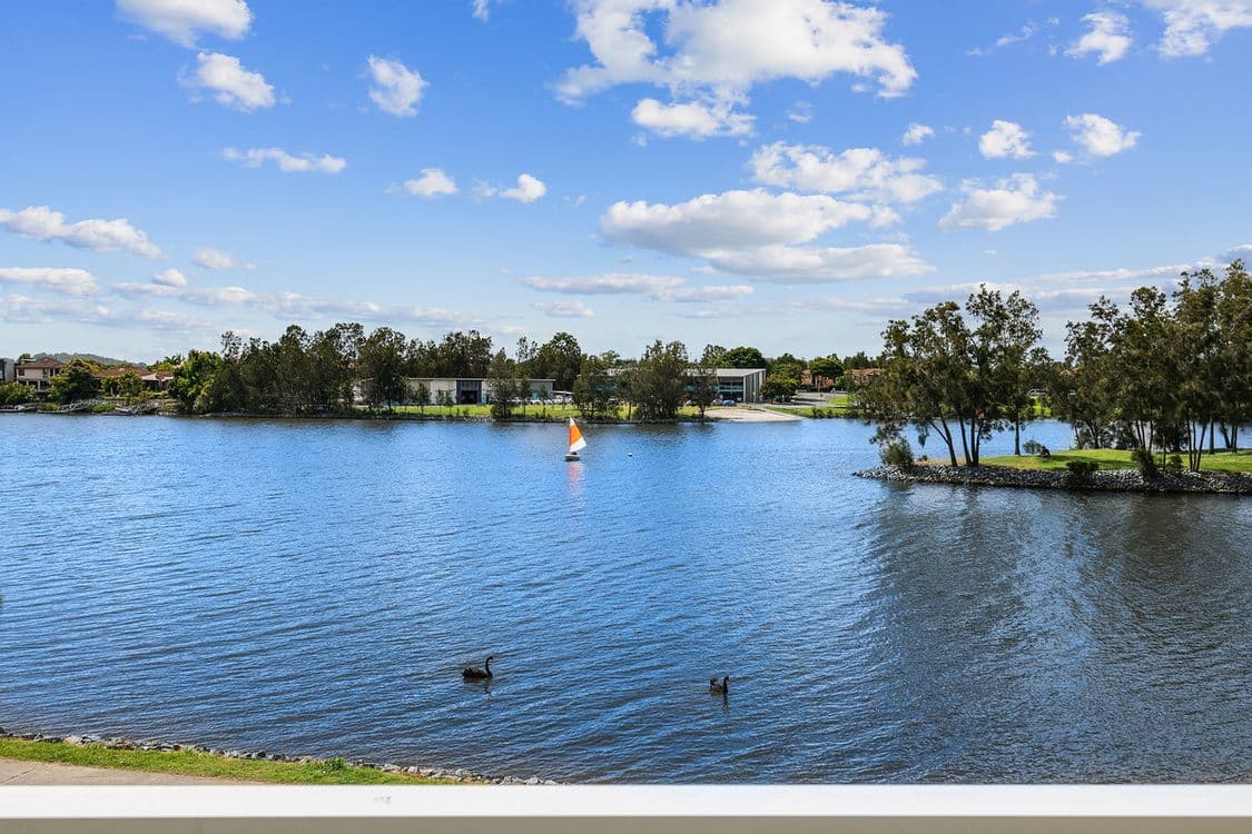2/1 Lakefront Crescent, Varsity Lakes, QLD 4227, Varsity Lakes - Thumbnail 2