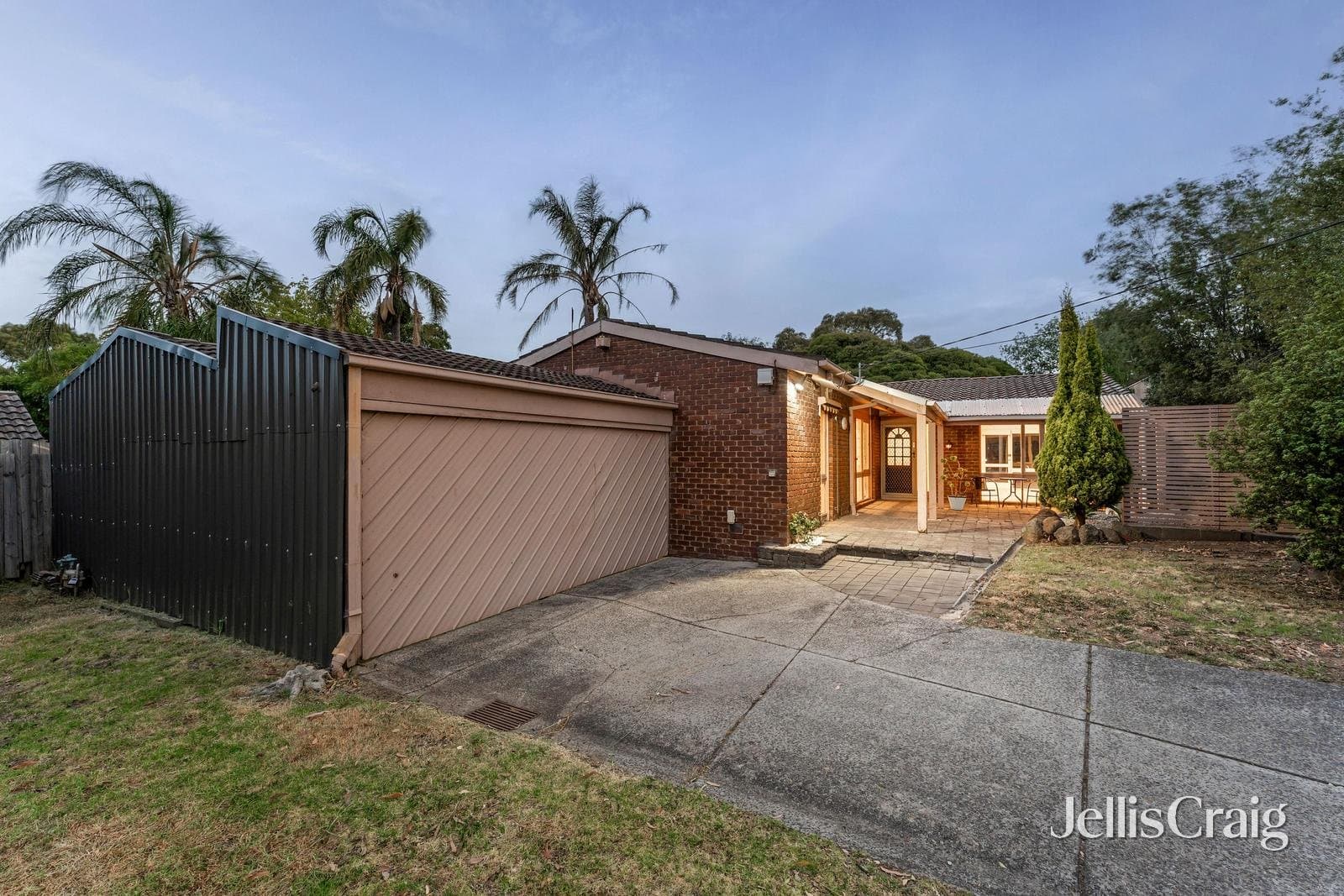 2 Allure Court, Glen Waverley, Glen Waverley - Thumbnail 2