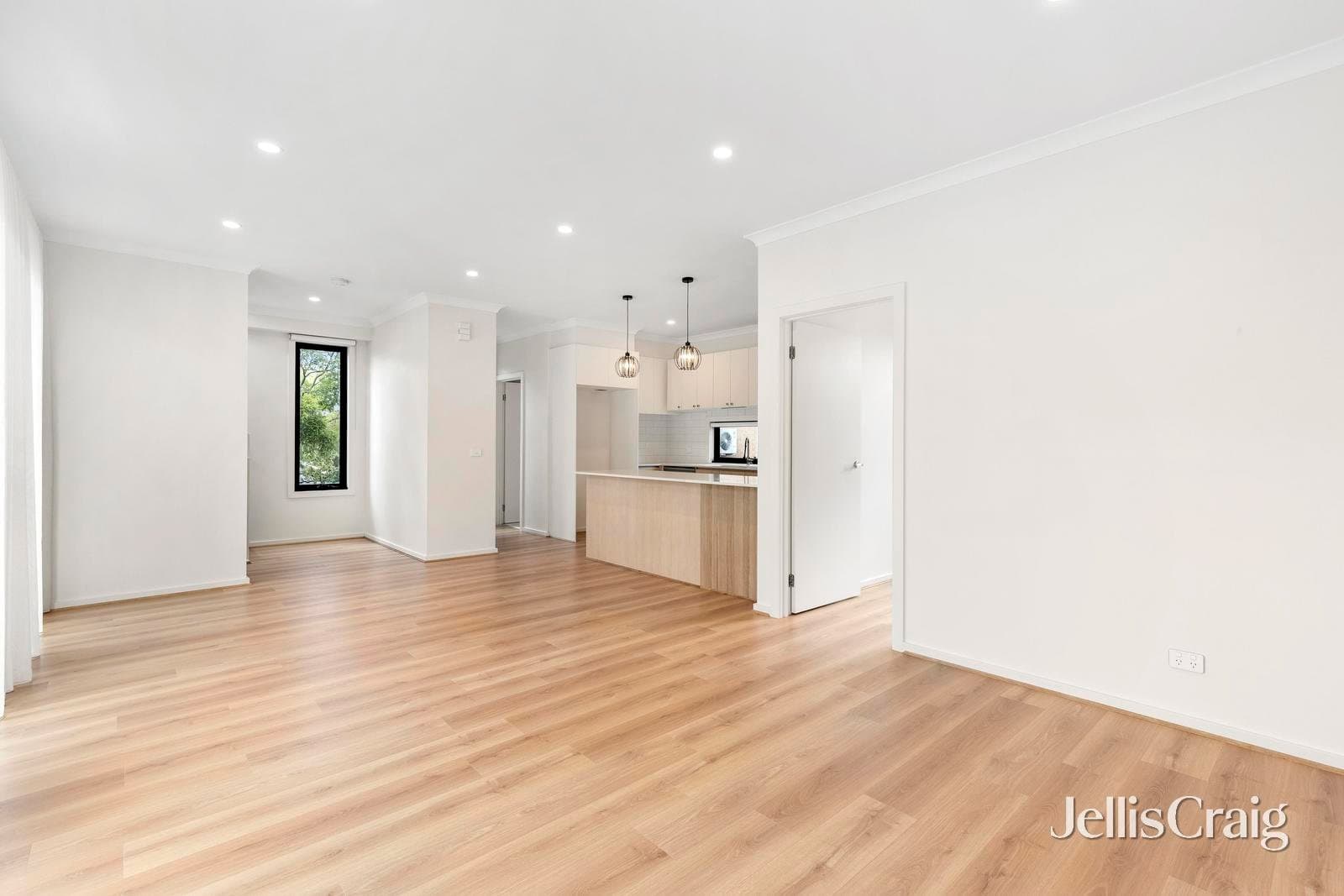 6 Parkhill Close, Mooroolbark, Mooroolbark - Thumbnail 4