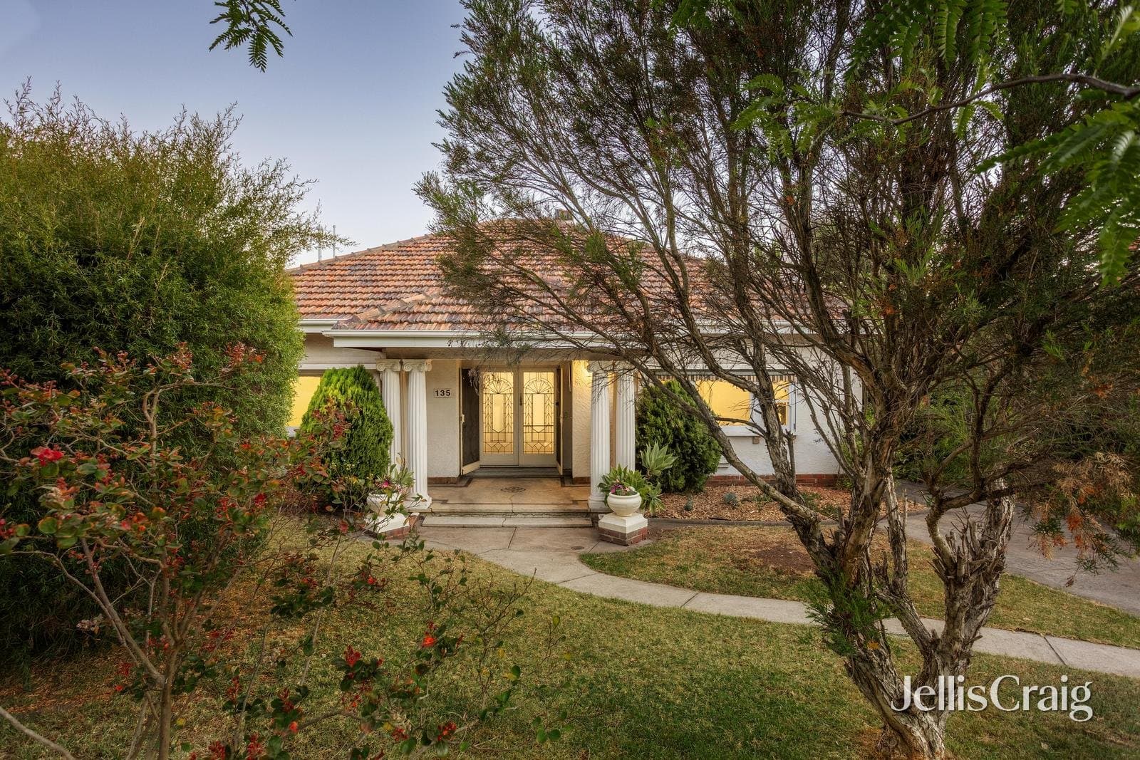 135 Maltravers Road, Ivanhoe, Ivanhoe - Thumbnail 2