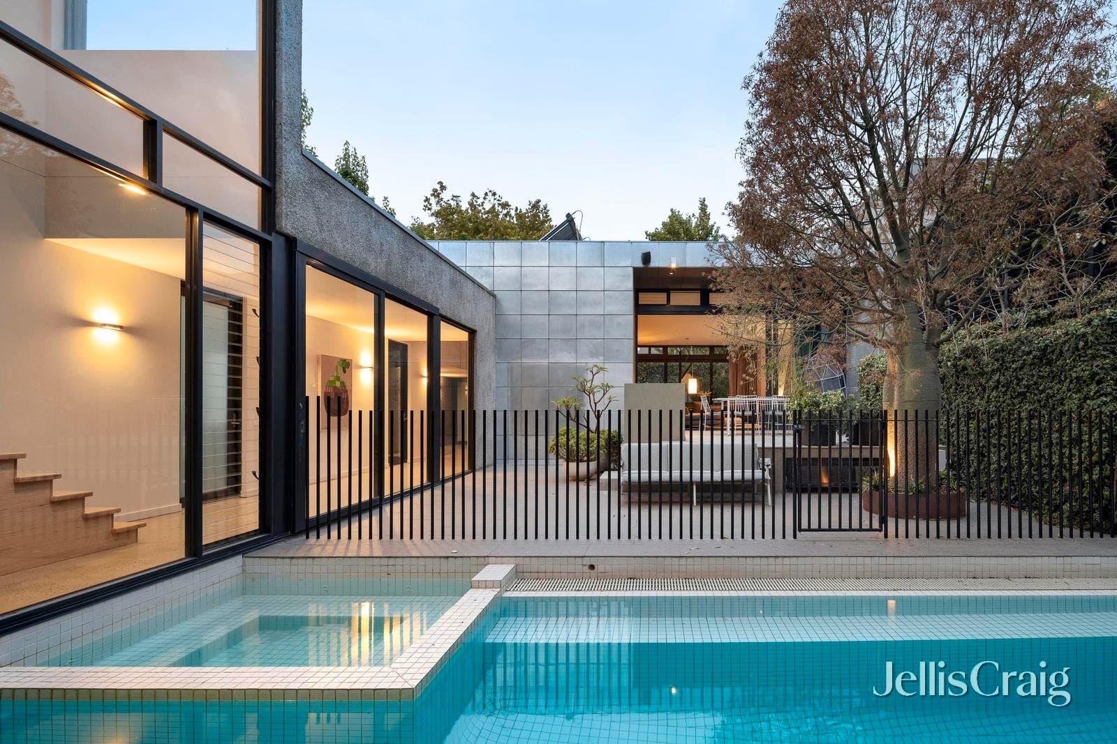 12 Joyce Street, Elwood, Elwood - Thumbnail 3