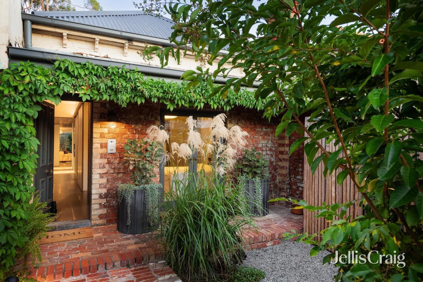17 Rotherwood Street, Richmond, Richmond - Thumbnail 2