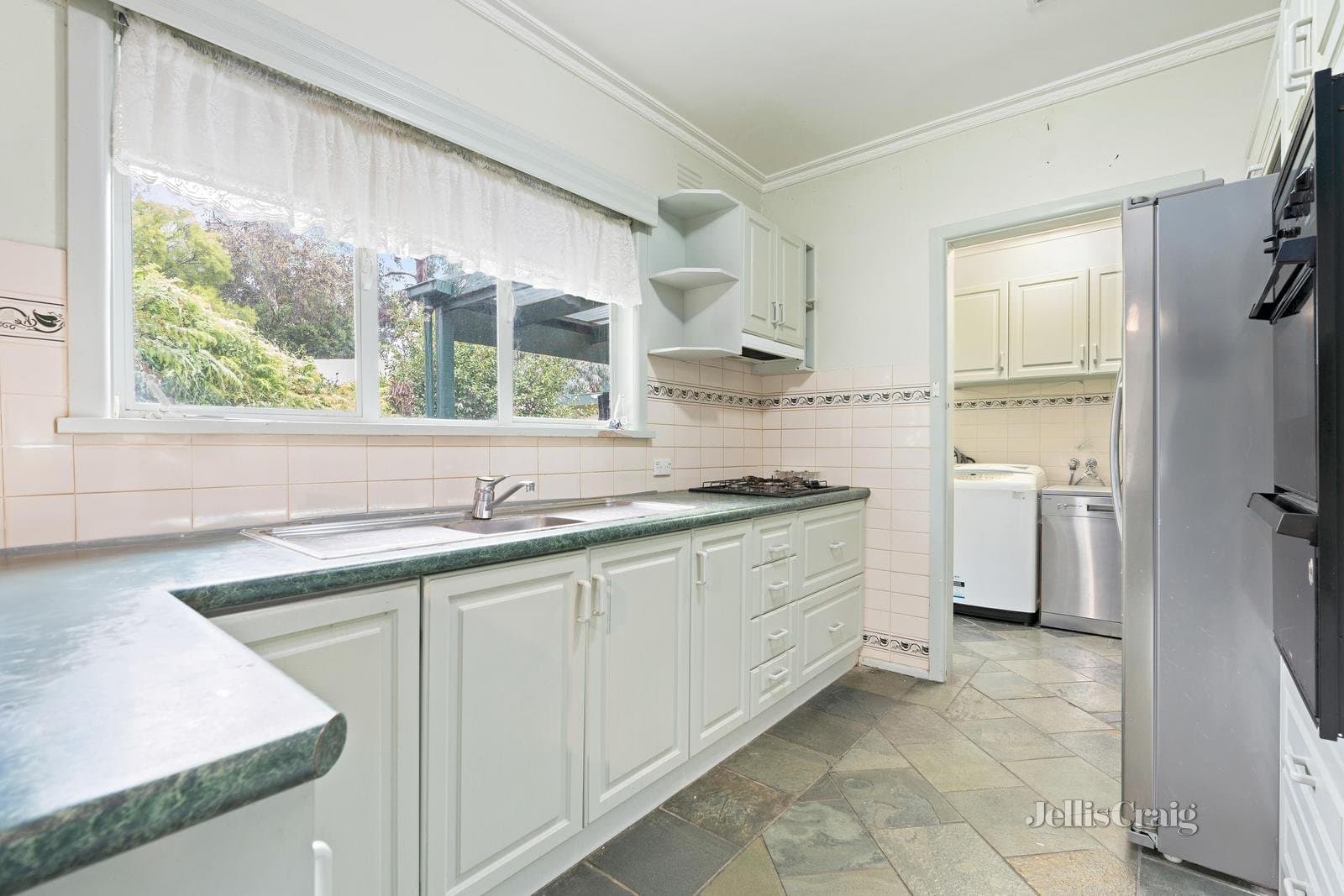 4 Hamilton Crescent, Doncaster East, Doncaster East - Thumbnail 4