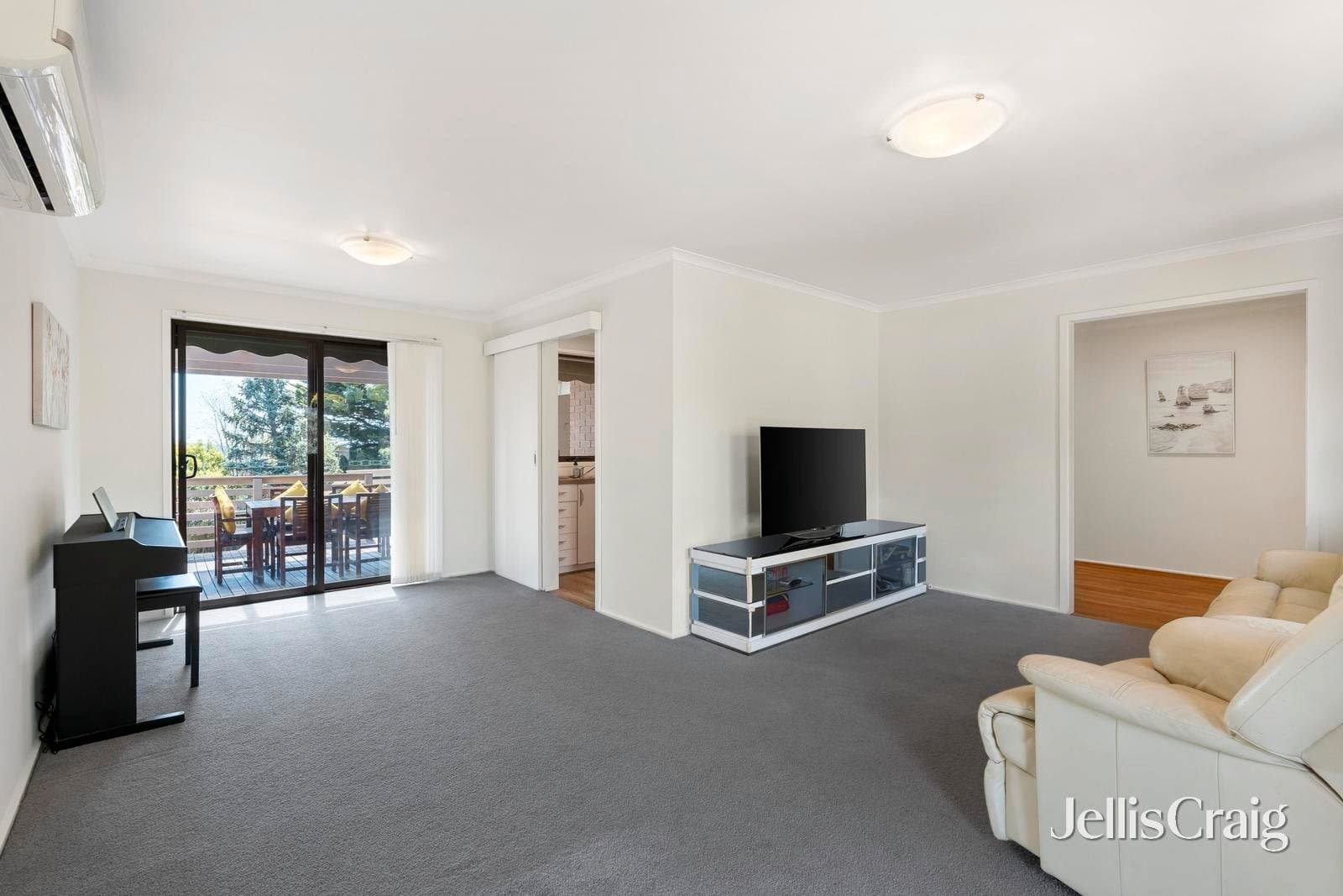 17 Blueberry Road, Mooroolbark, Mooroolbark - Thumbnail 5