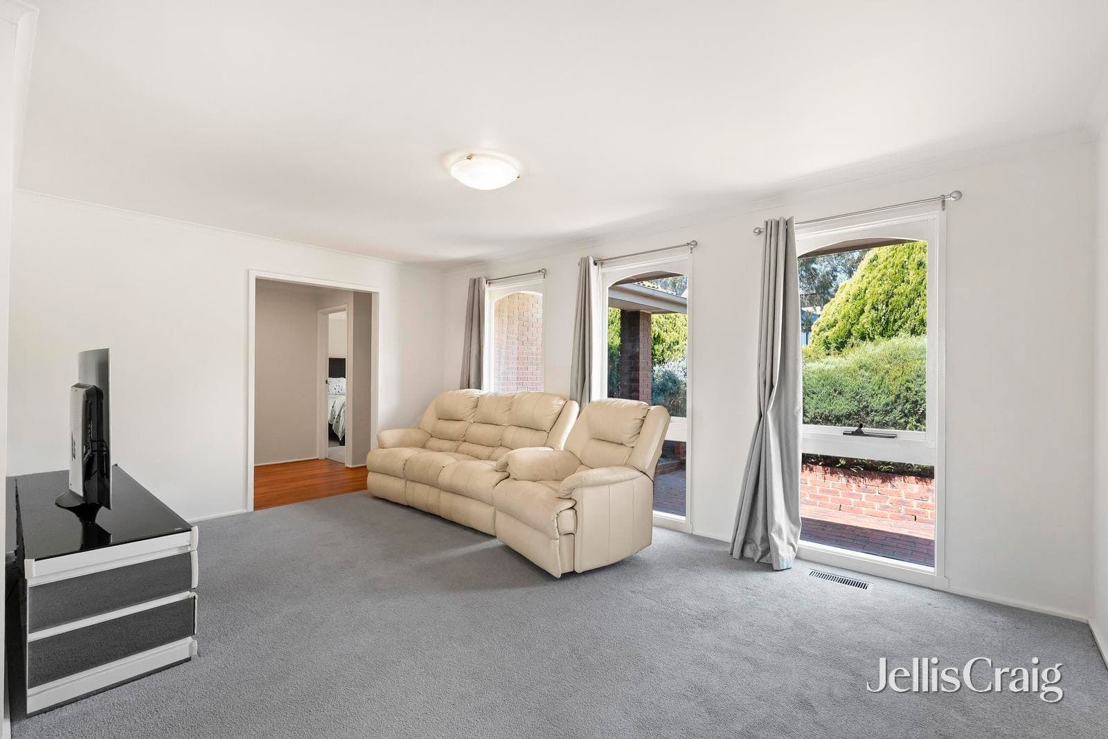 17 Blueberry Road, Mooroolbark, Mooroolbark - Thumbnail 6