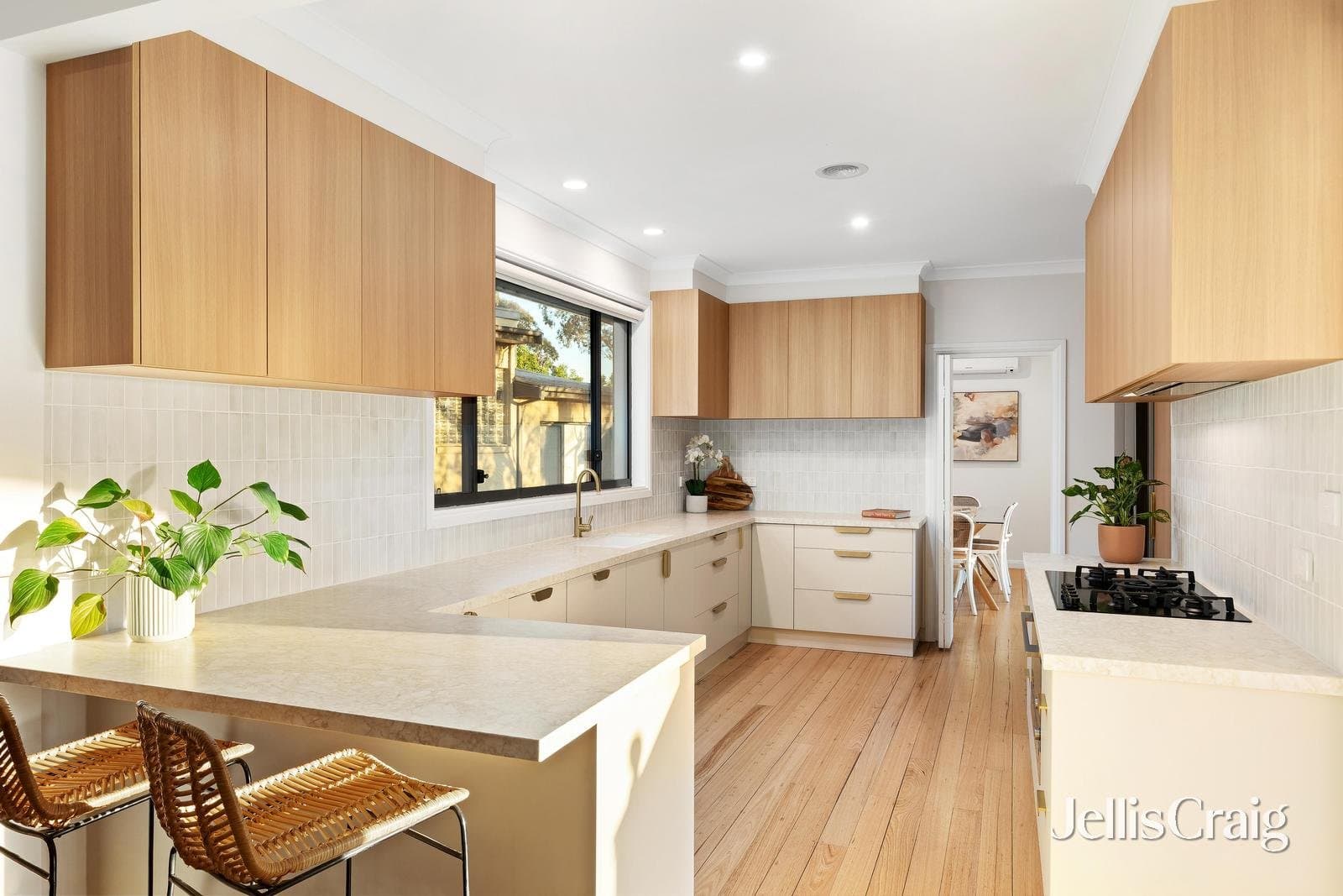 6 Oonah Close, Eltham North, Eltham North - Thumbnail 2