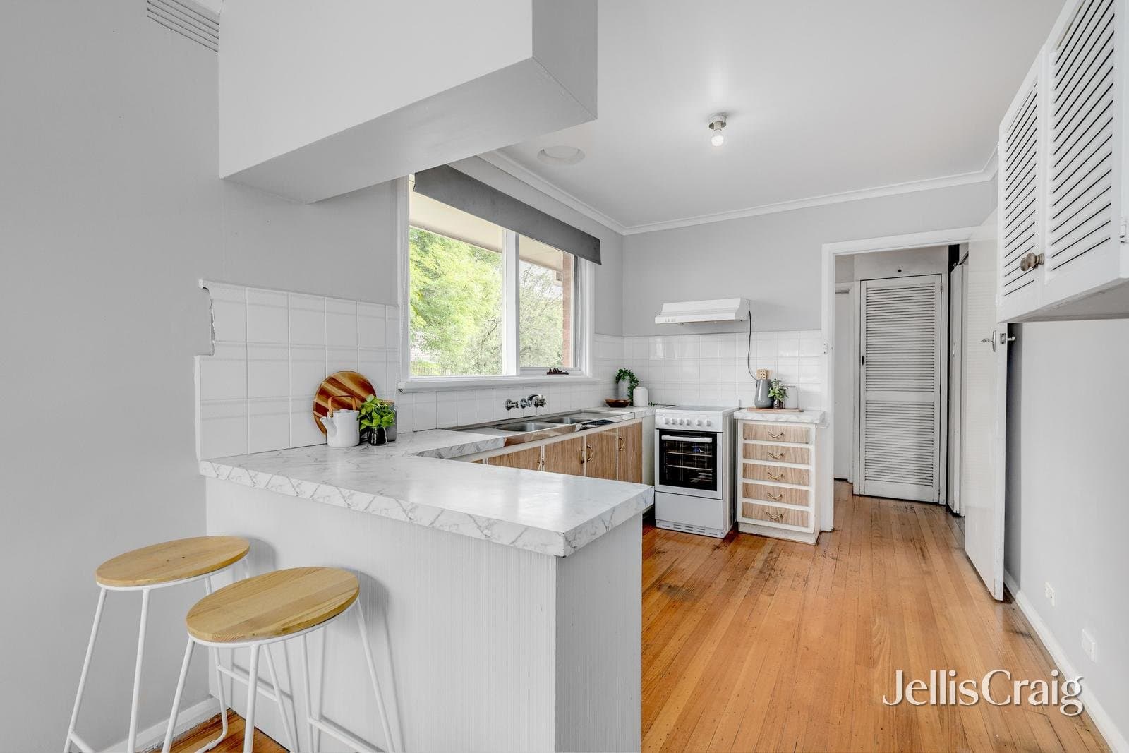 8 Whites Lane, Glen Waverley, Glen Waverley - Thumbnail 6